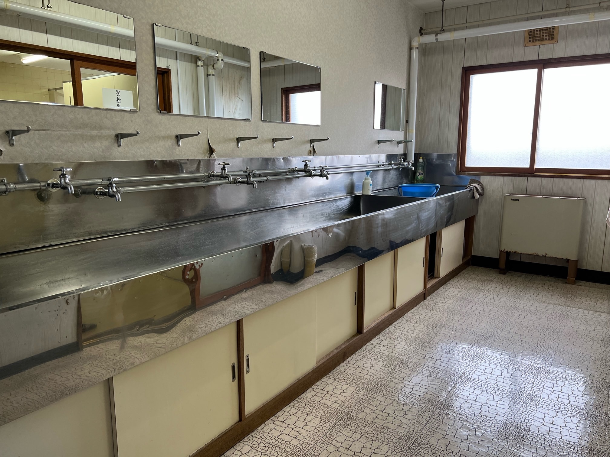 Annex shared space [washroom]