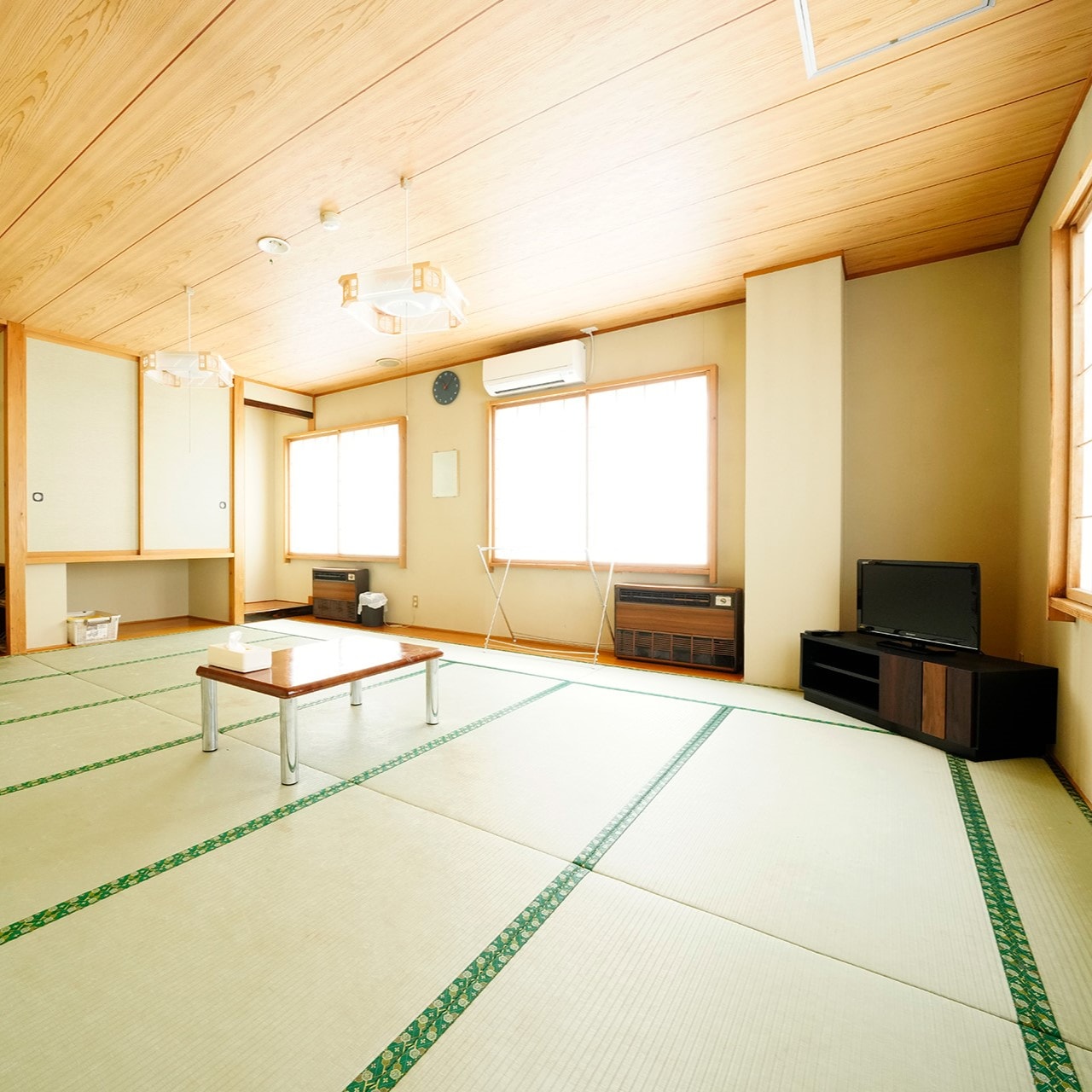Japanese-style room (13 tatami mats)