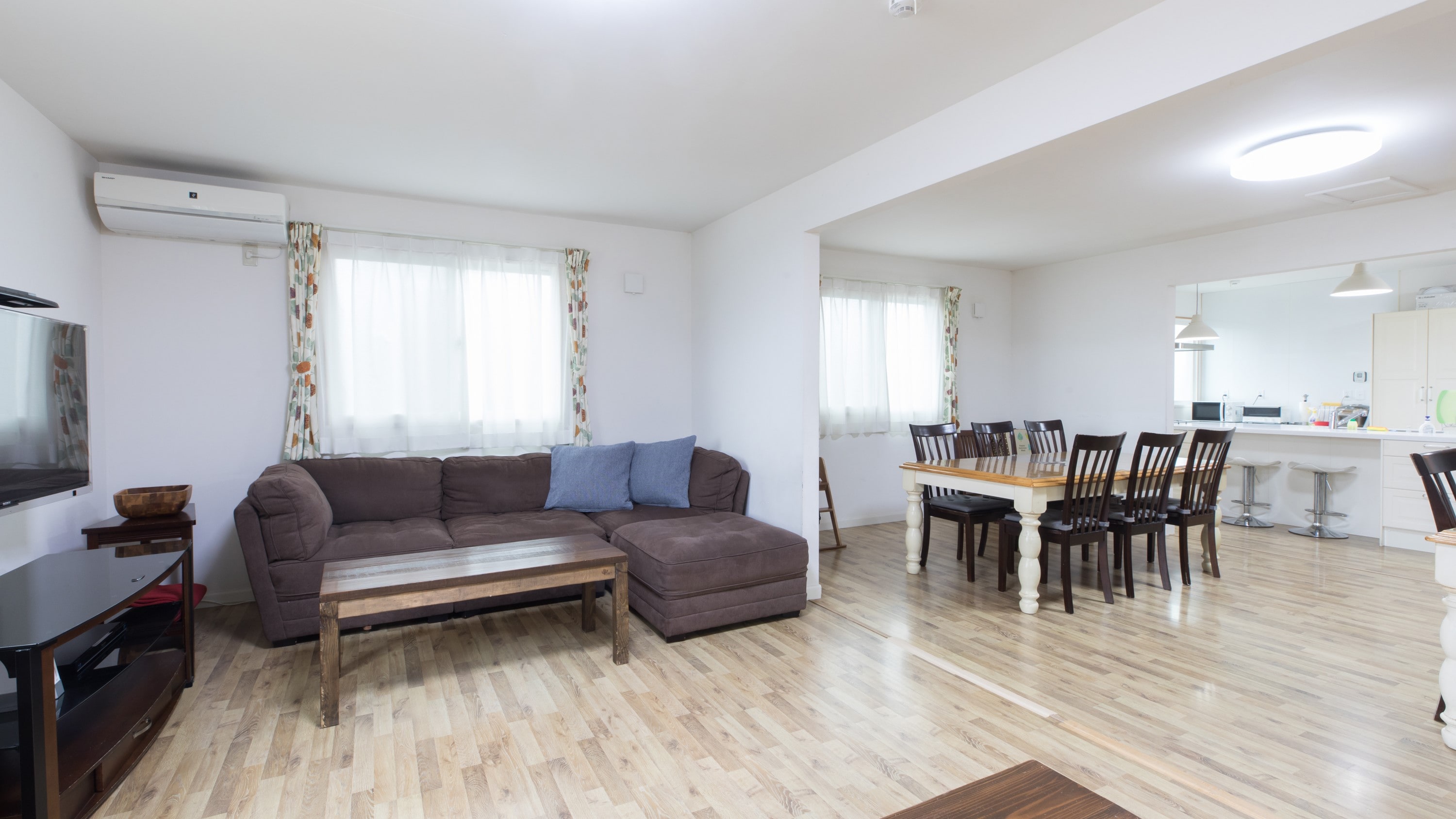 Building 2 Living/dining/kitchen area