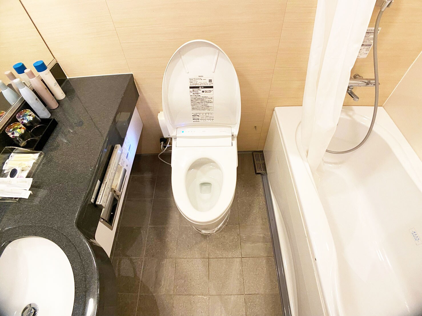 Lodge 2 bathrooms