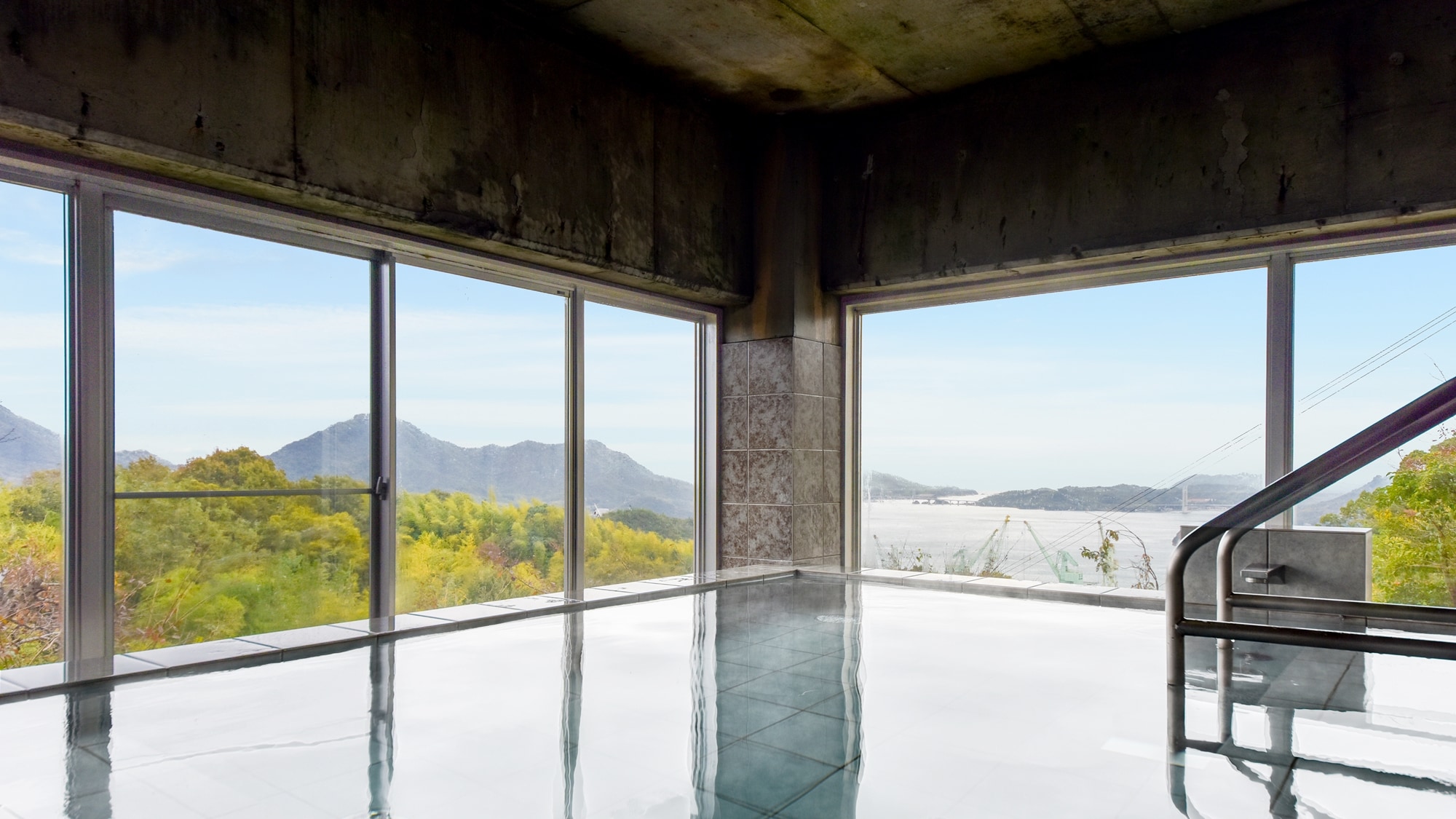 *Large public bath: Enjoy the view of the Seto Inland Sea from the large public bath. Please relax and unwind.