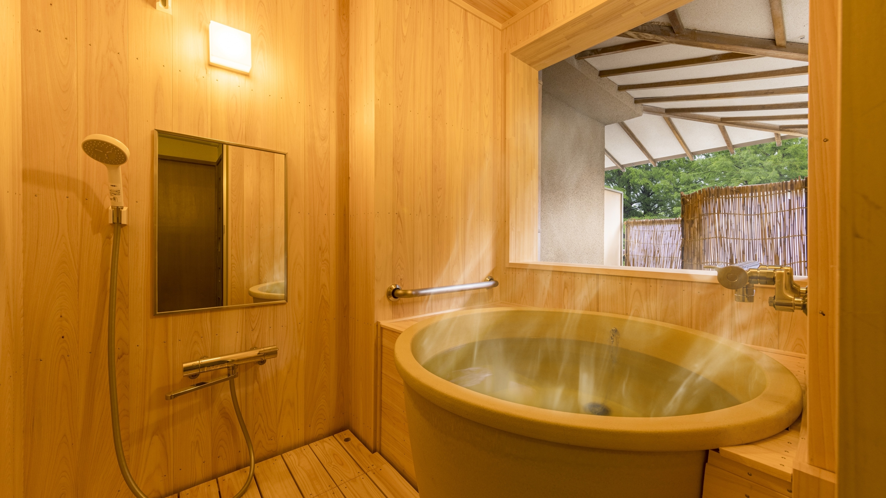 Kamar Superior bergaya Jepang dengan pemandian terbuka, 2 kamar, kapasitas 10 orang *Bak mandi pada gambar bukan sumber air panas