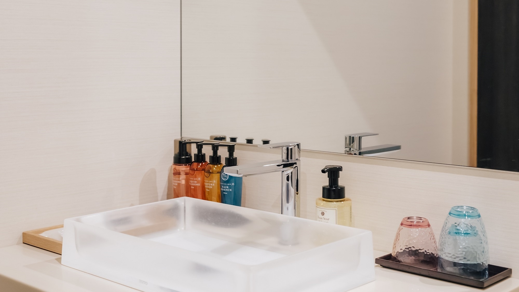 All guest rooms share the same sink
