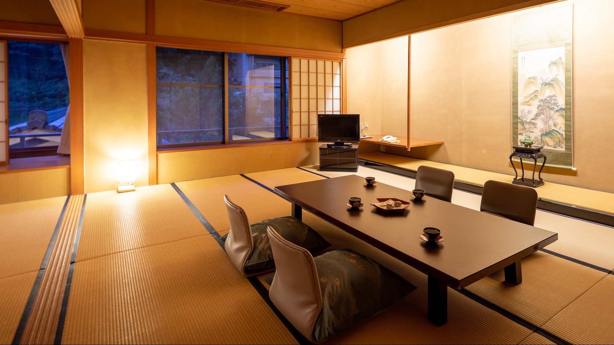 [Non-smoking] Main building/Spacious Japanese-style room/Over 60㎡.