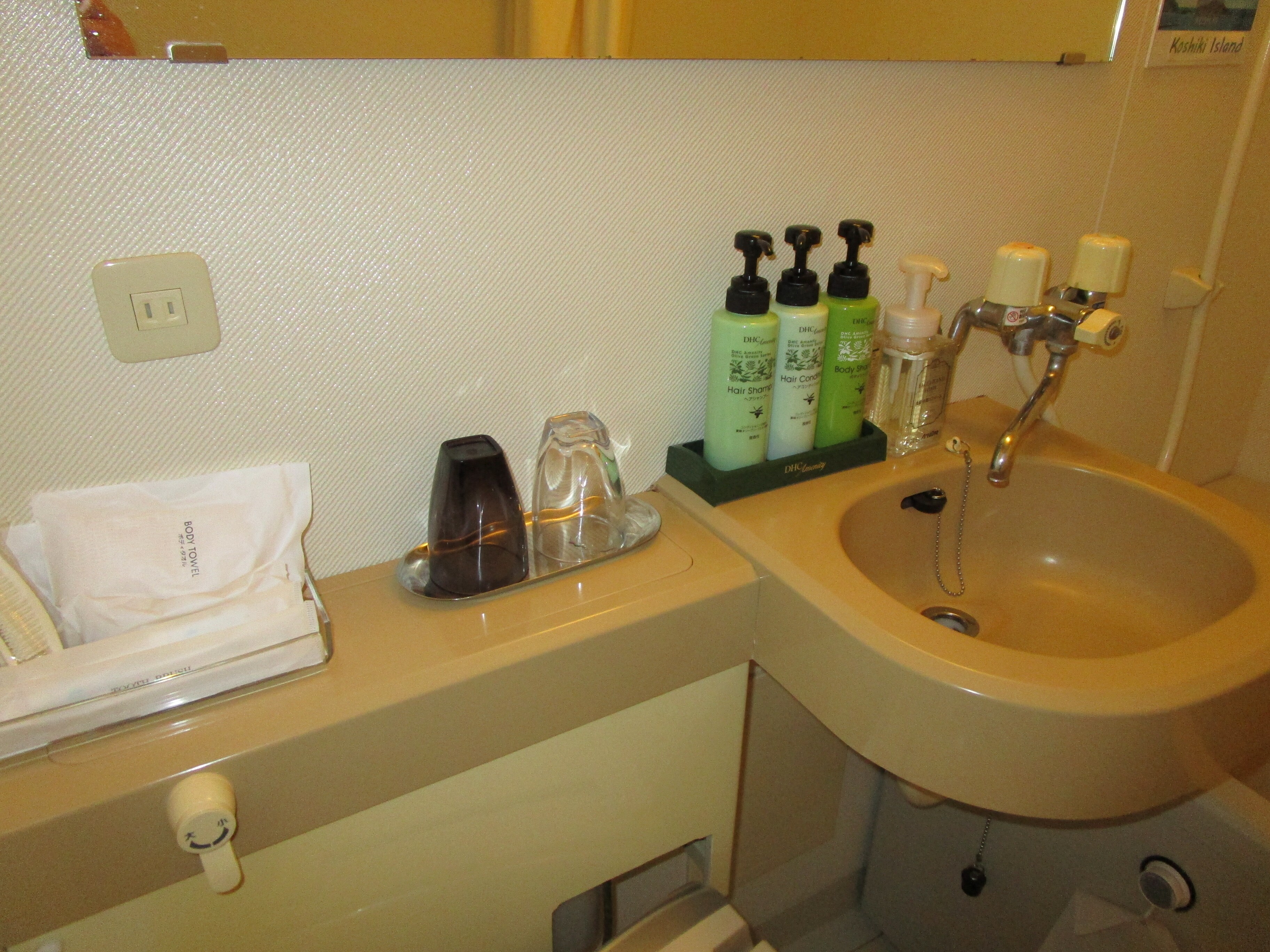 Unit bath amenities