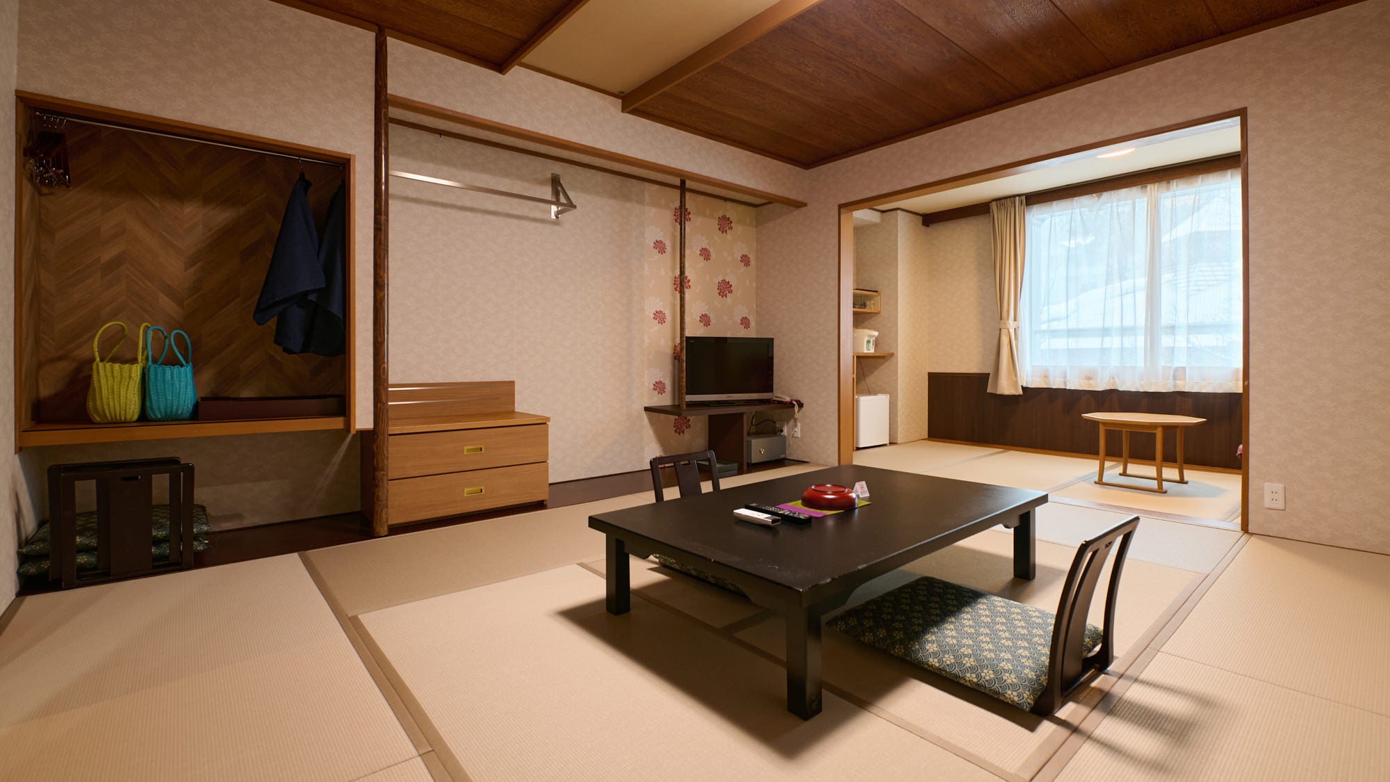■Phòng cơ bản/Không hút thuốc■ “Phòng kiểu Nhật” 10 chiếu tatami + hiên rộng [bồn tắm bên ngoài]
