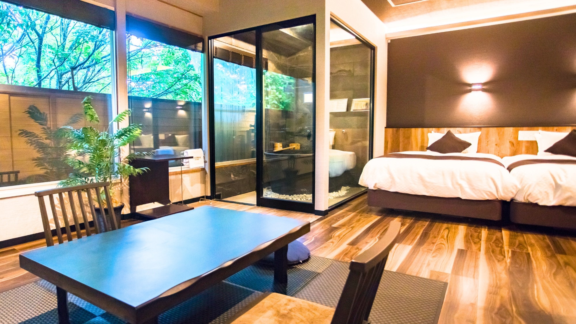 [Western modern suite, Japanese-Western style room] 40 square meters