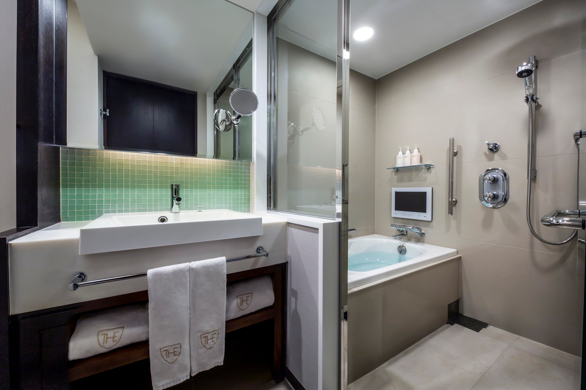 ●轉角豪華雙床浴室