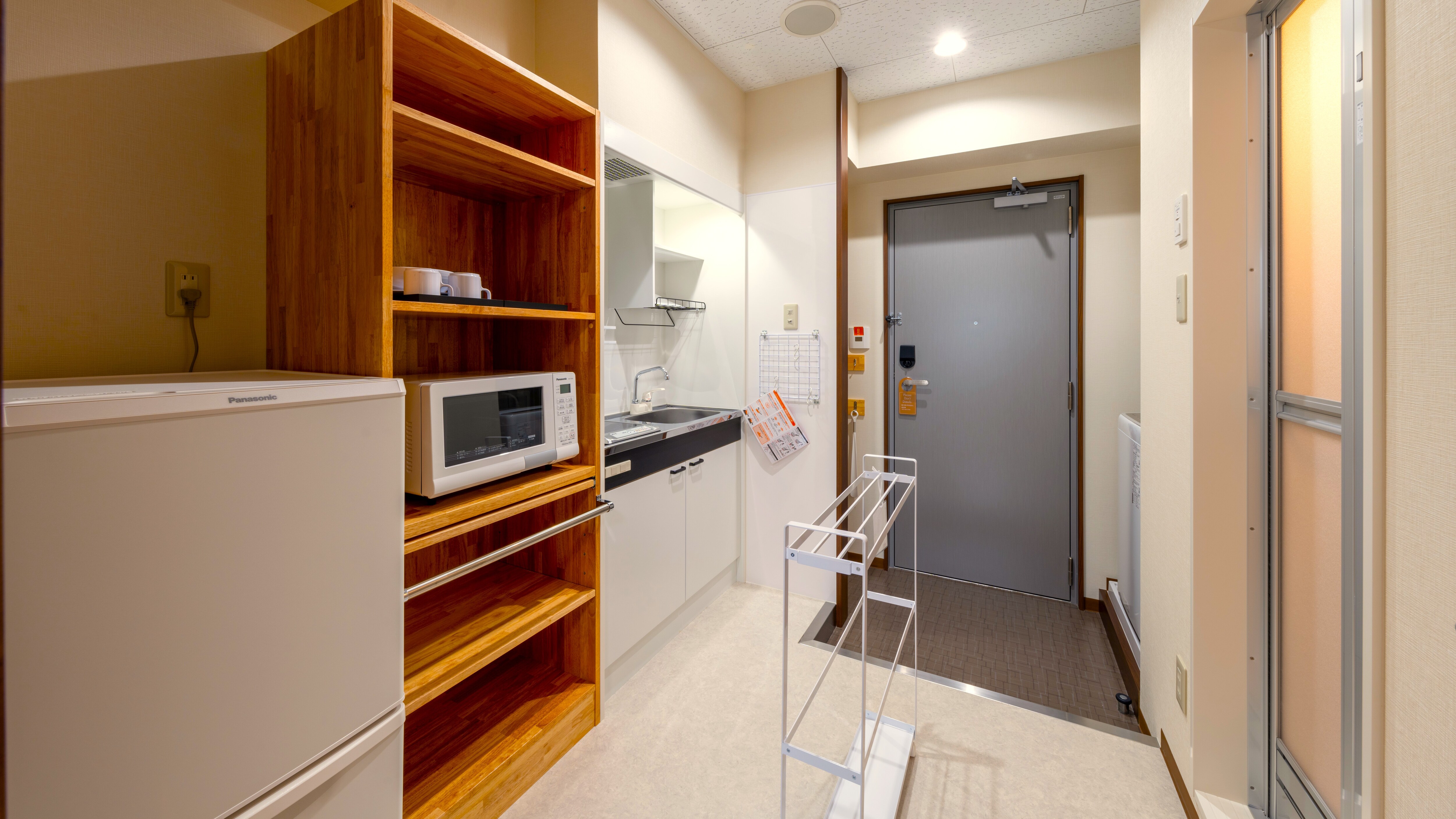 Semua kamar dilengkapi dengan fasilitas yang nyaman seperti mesin cuci, pengering, dan microwave.