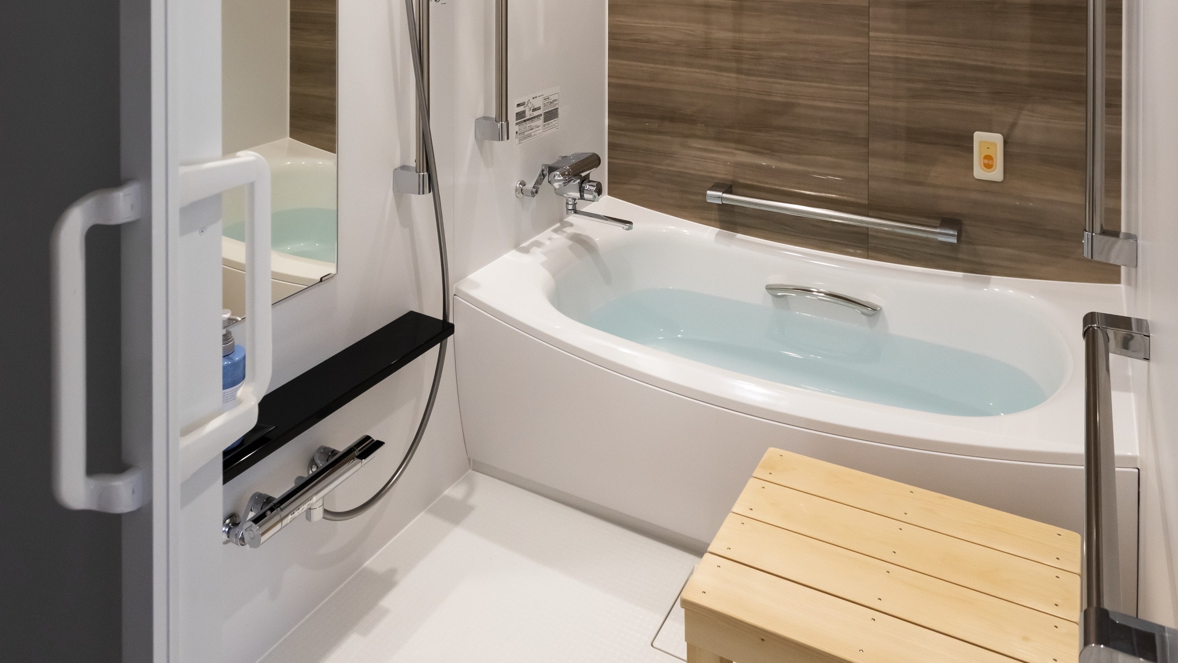 [Premium Heartful Room] Barrier-free. The design takes into consideration the size of the bathroom.