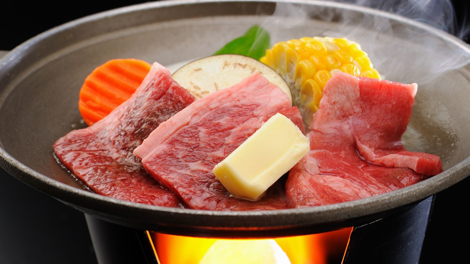 [Dinner] Premium Kaiseki Course: Example of a dish: Japanese Black Beef Ceramic Plate