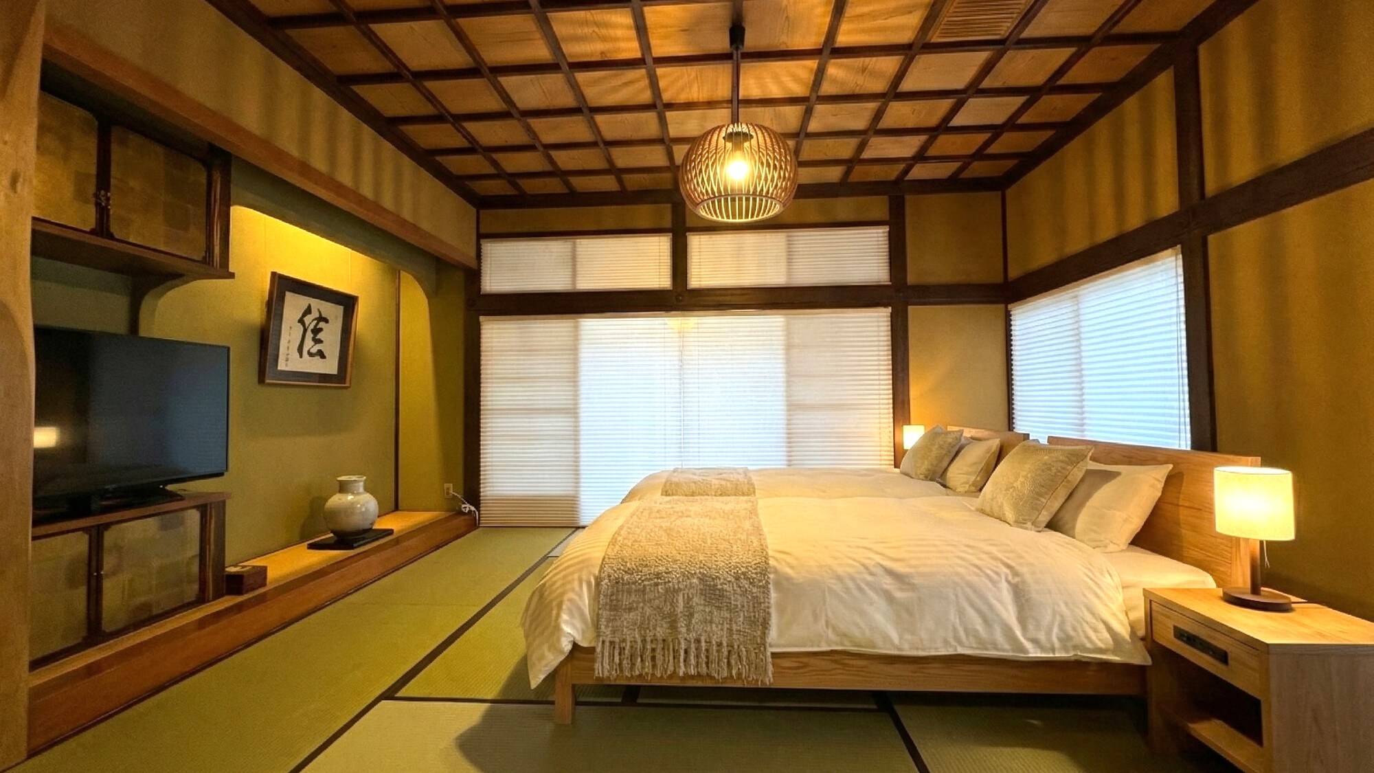 [Renovated Japanese-style room] 12 tatami mats / Twin beds (Simmons)