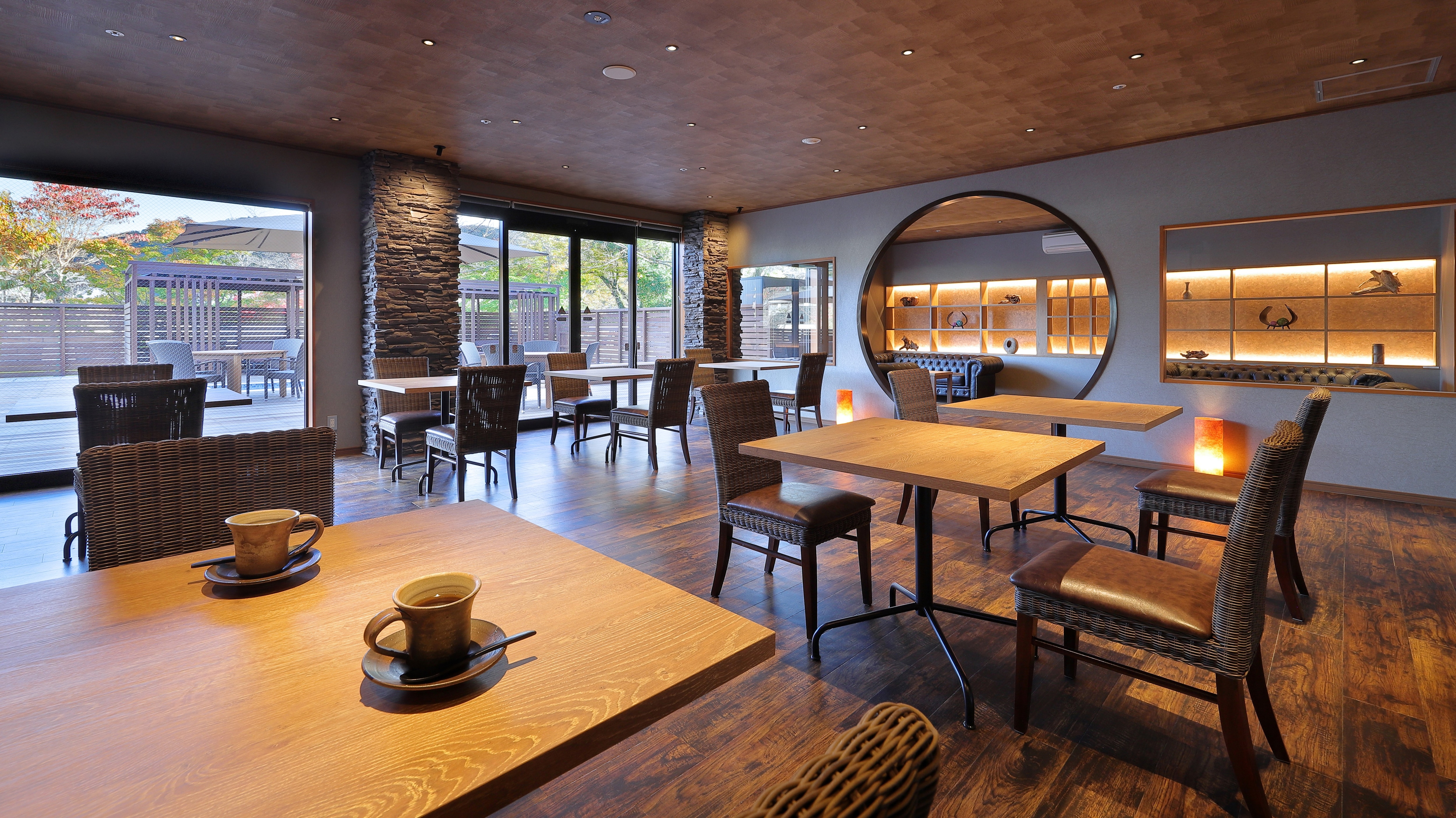 Open-air foot bath lounge and restaurant "Tenn."