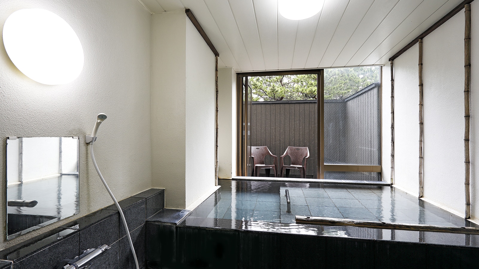 Private semi-open-air bath [sleeping bath] "Silver Moon (moonlight bath)" (1st floor)
