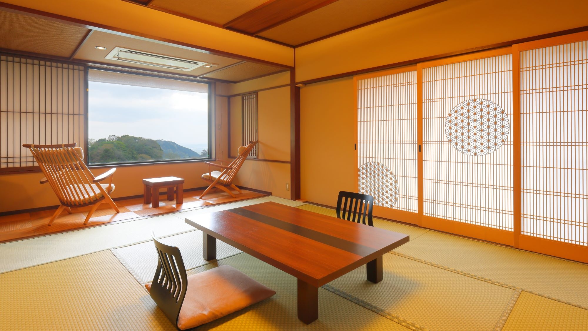 Special room with hot spring semi-open-air bath / 10 tatami mats + bed (45 square meters) Free refrigerator