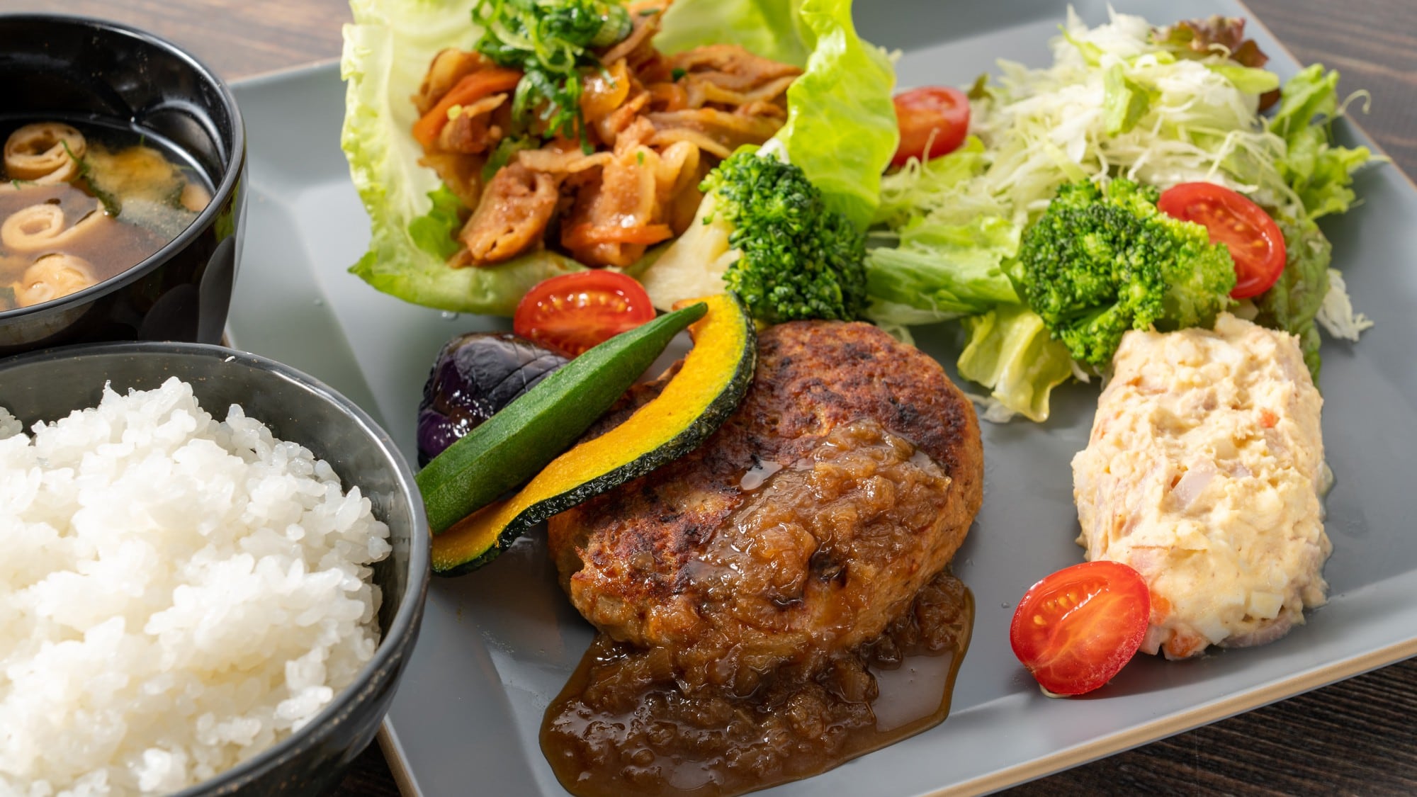 Dinner: Hamburg steak, pork and kimchi set meal