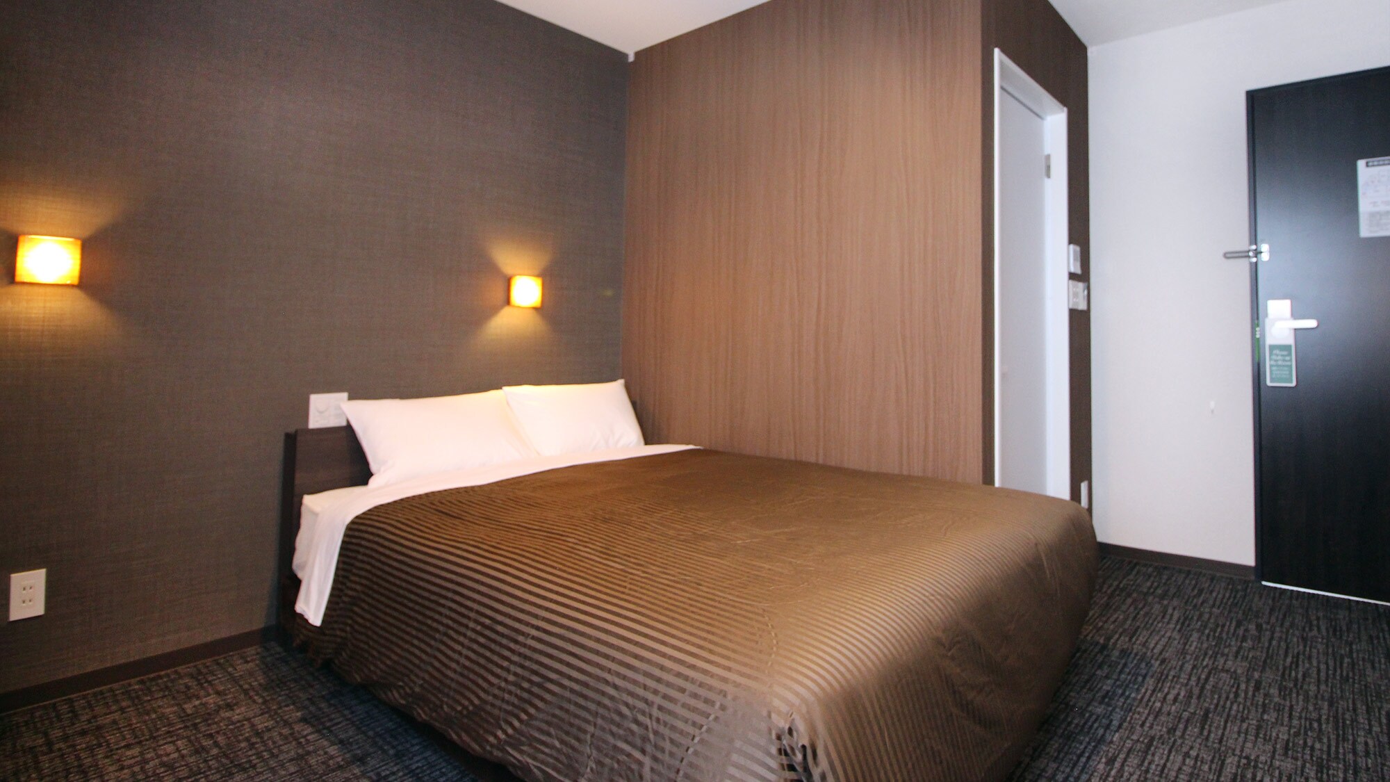 *Double room [140cm wide bed]