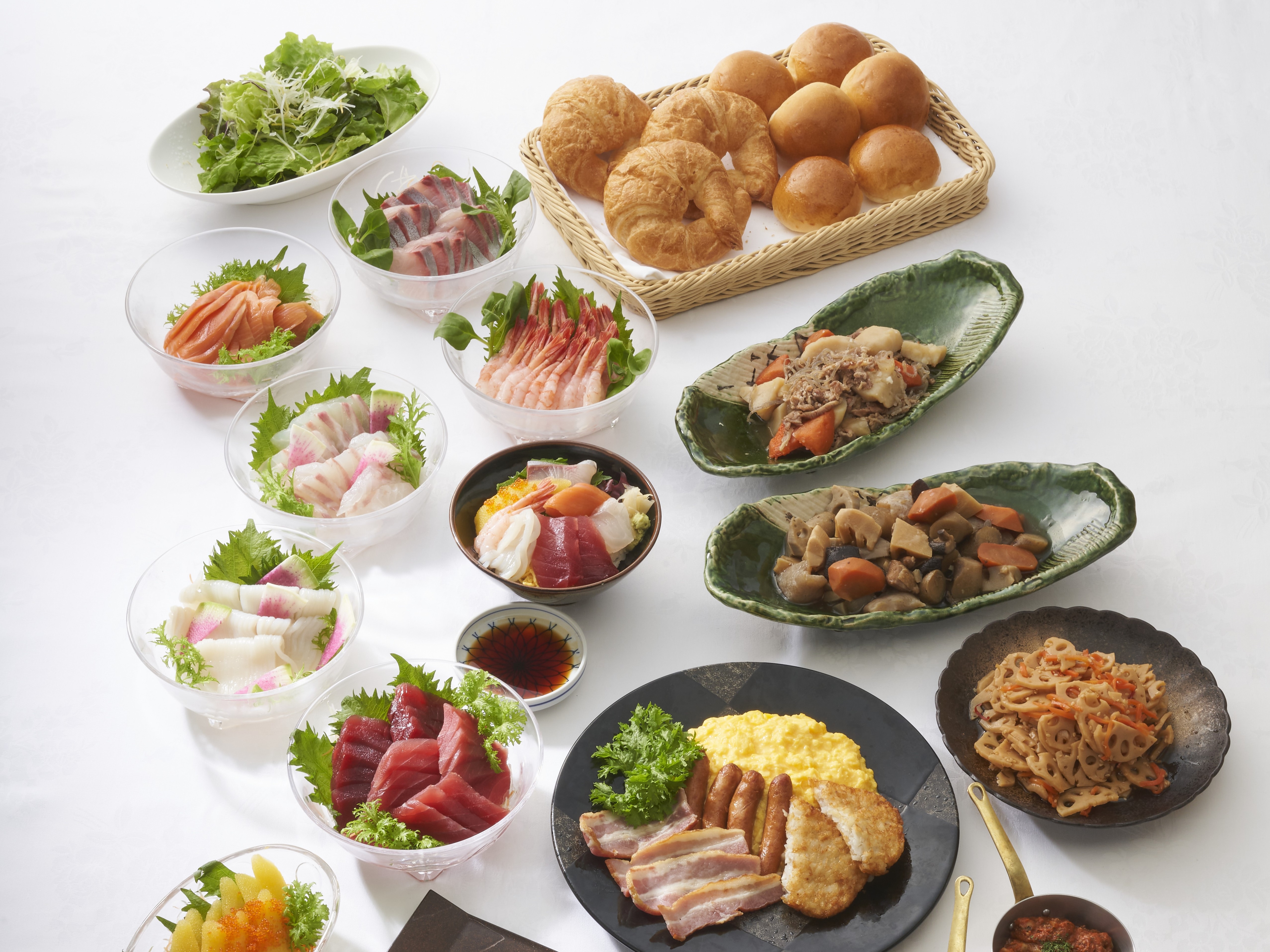 Original Tsukiji seafood bowl and Japanese and Western buffet