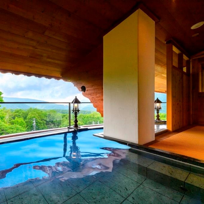 Aerial open-air bath