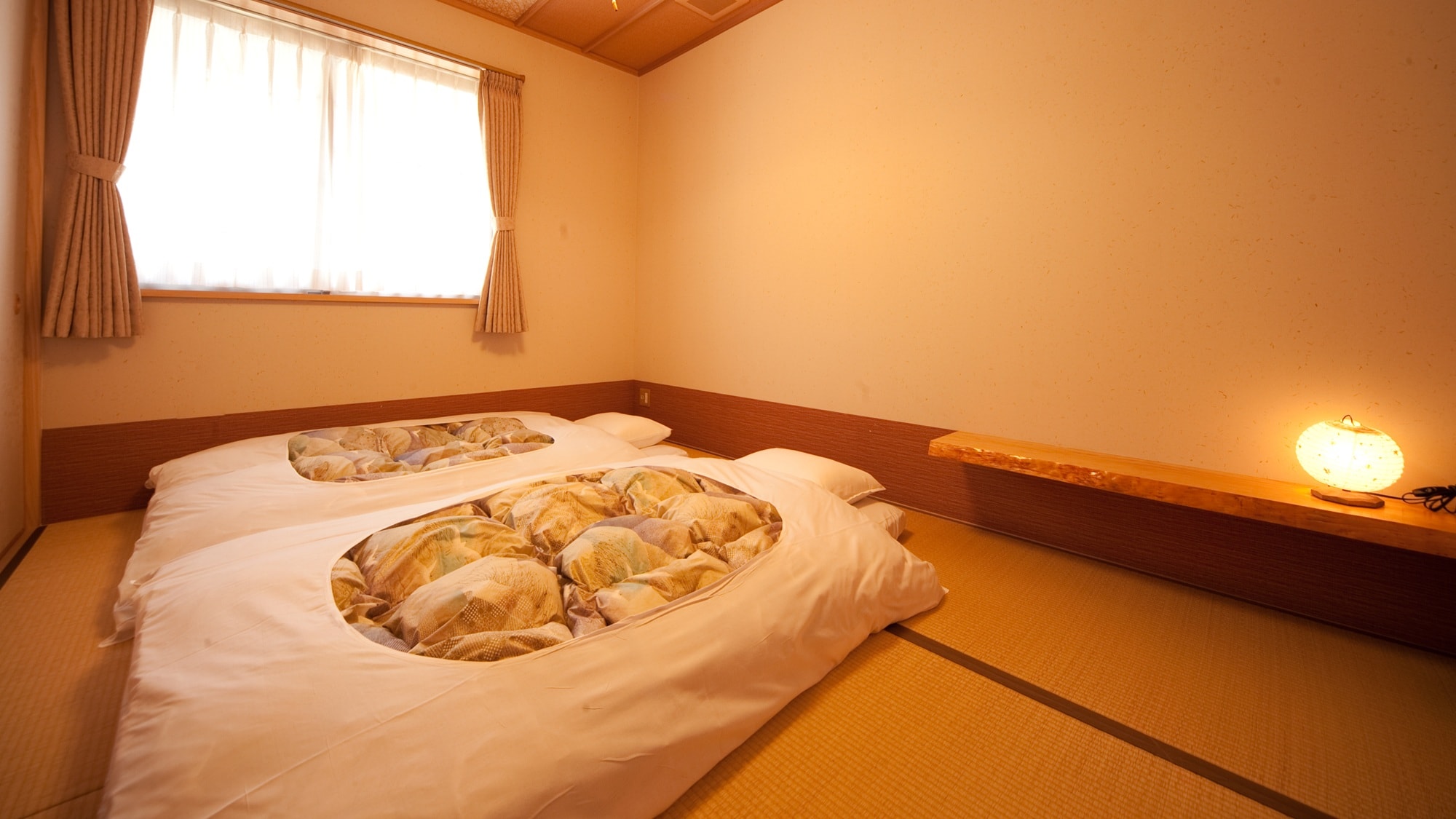 Kamar bergaya Jepang-Barat dengan kamar mandi terbuka (kamar tidur lantai 2)
