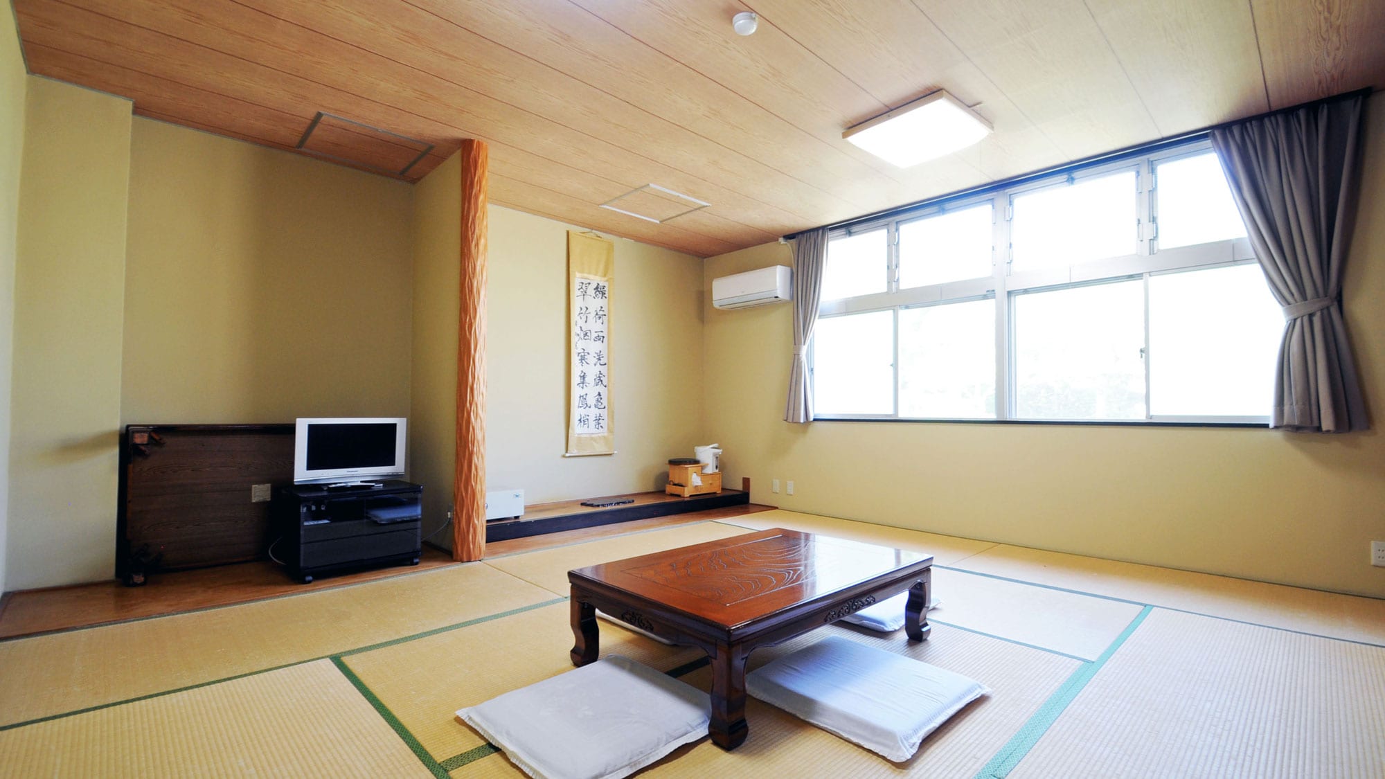[Japanese-style room] Hydrangea room (10 tatami mats)