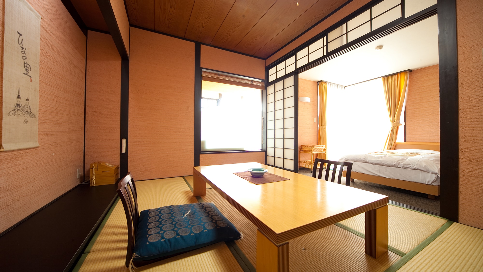 [Superb view! ] Great location along the Mikuma River, Japanese and Western room with open-air bath ★