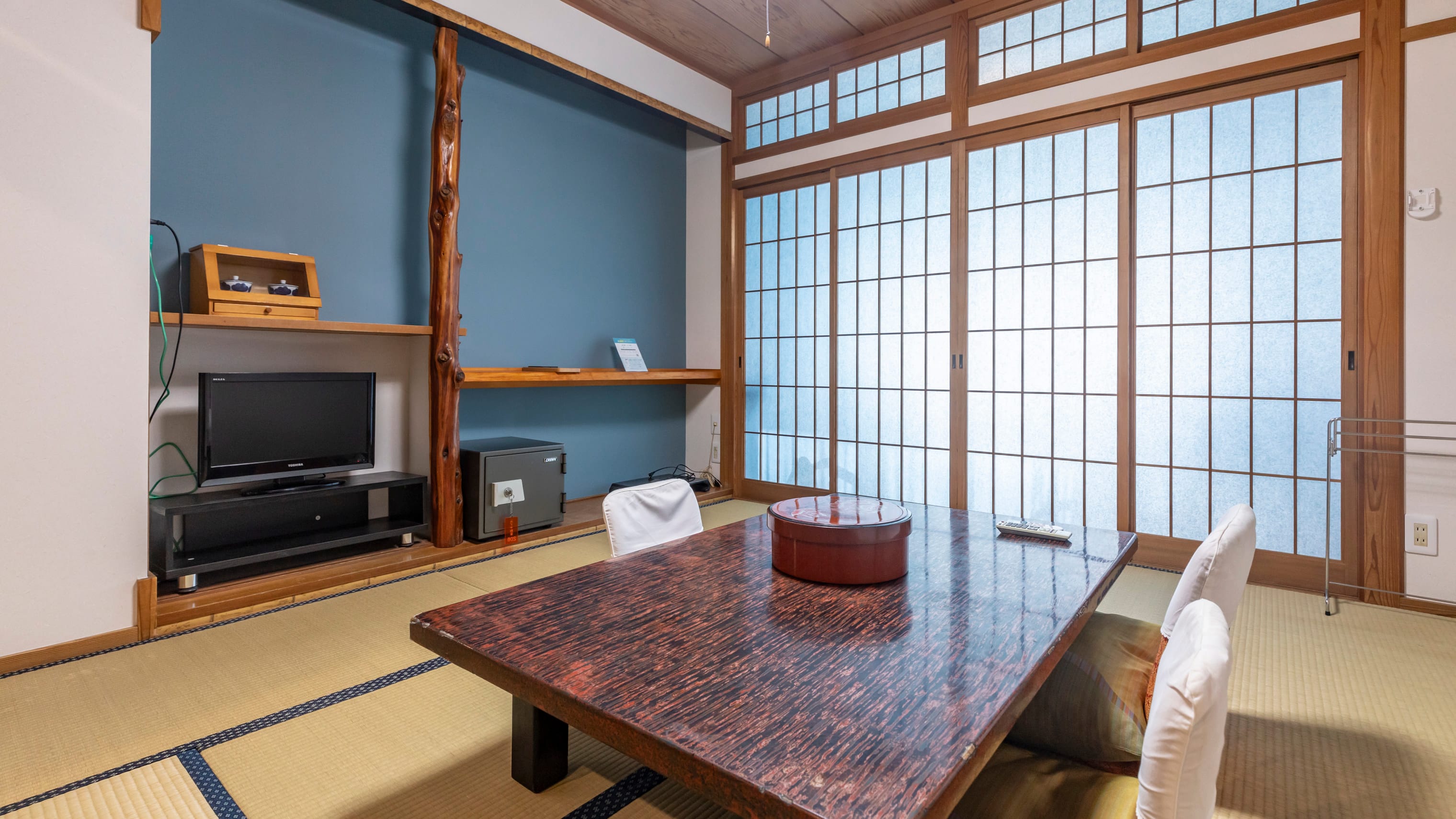 [Non-smoking] Japanese-style room for 2-4 people (with toilet and shared bathroom)