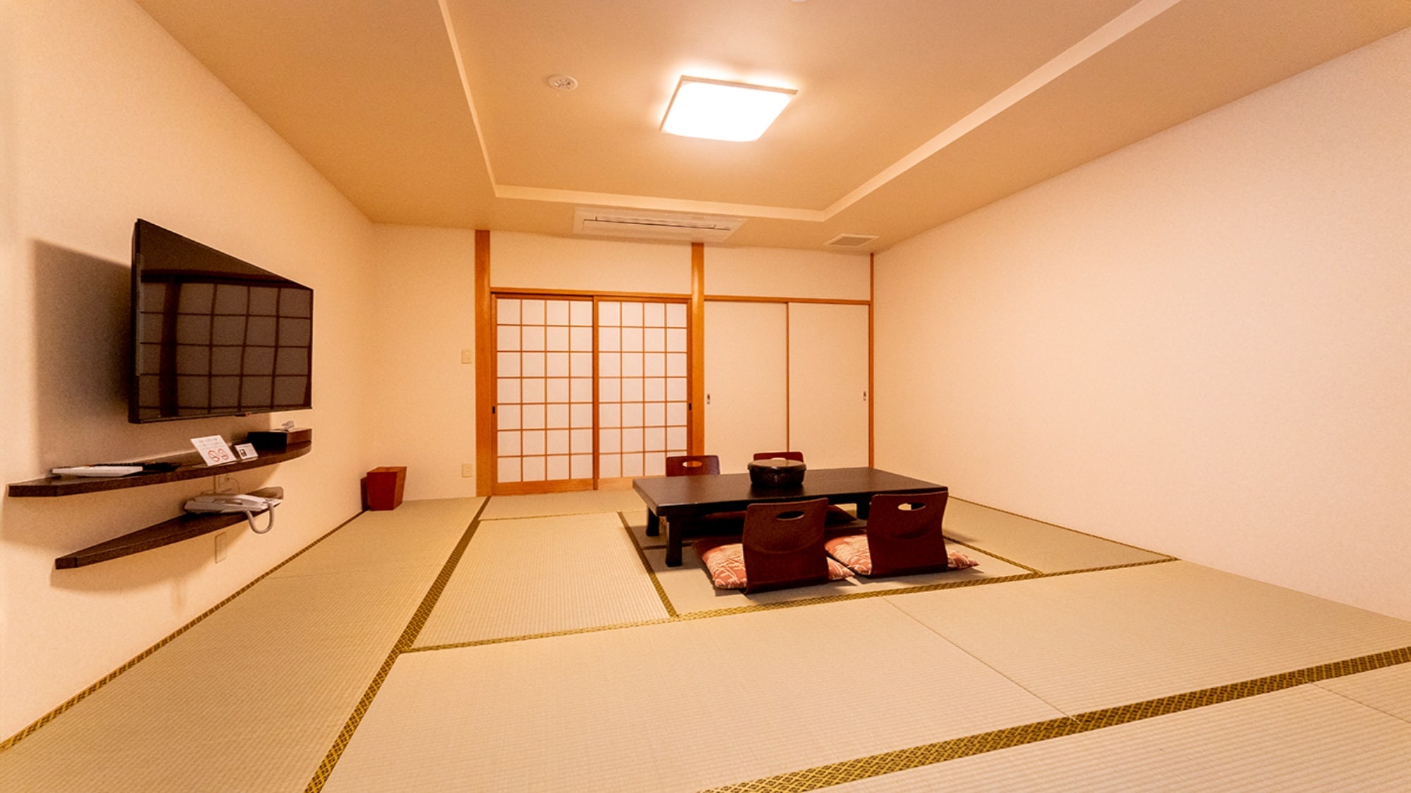 Japanese-style room (12.5 tatami mats) with bathroom