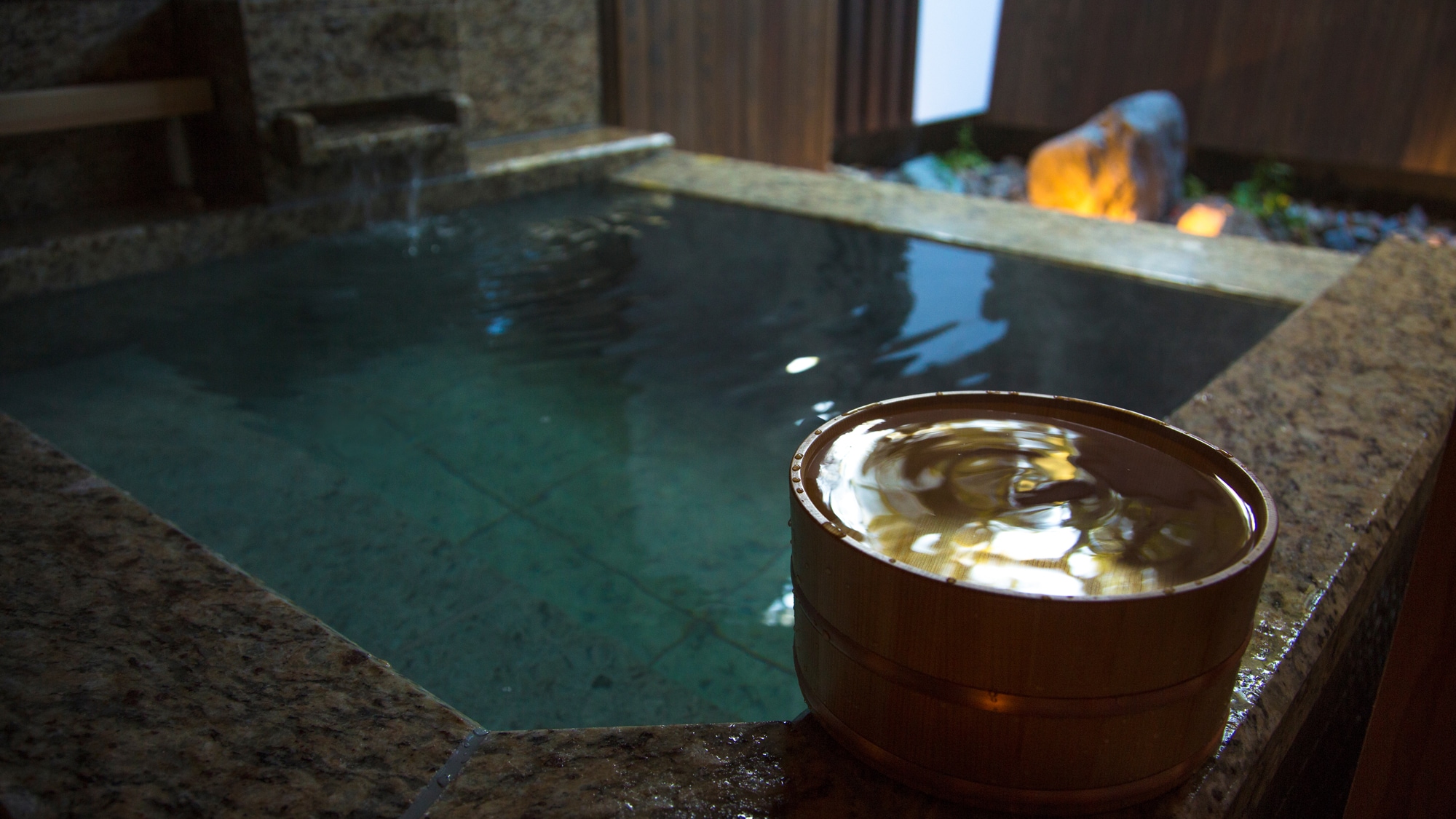 Japanese-style twin C with open-air bath terrace and courtyard