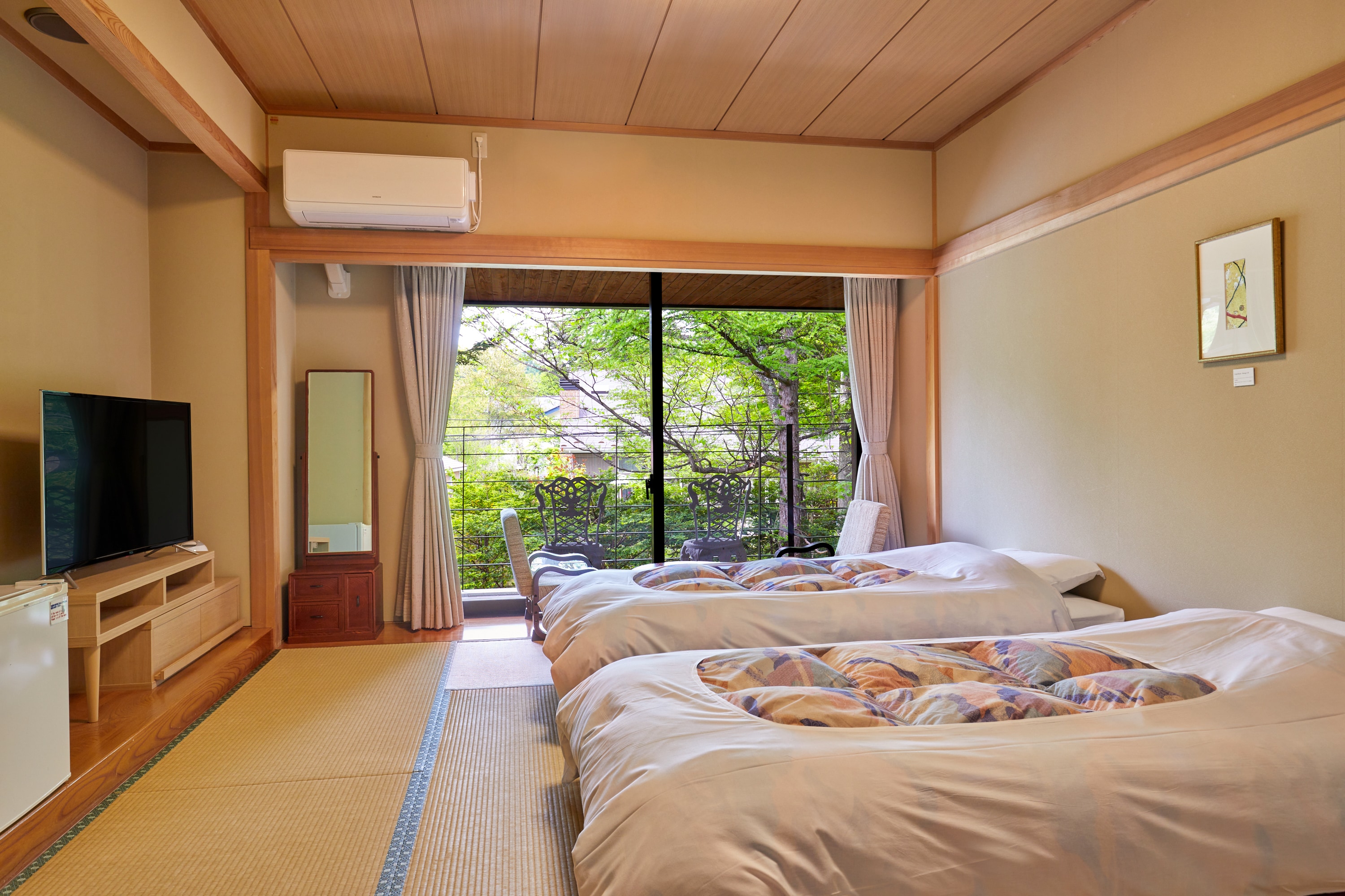 Japanese-Western style room, 10 tatami mats, 1-3 people