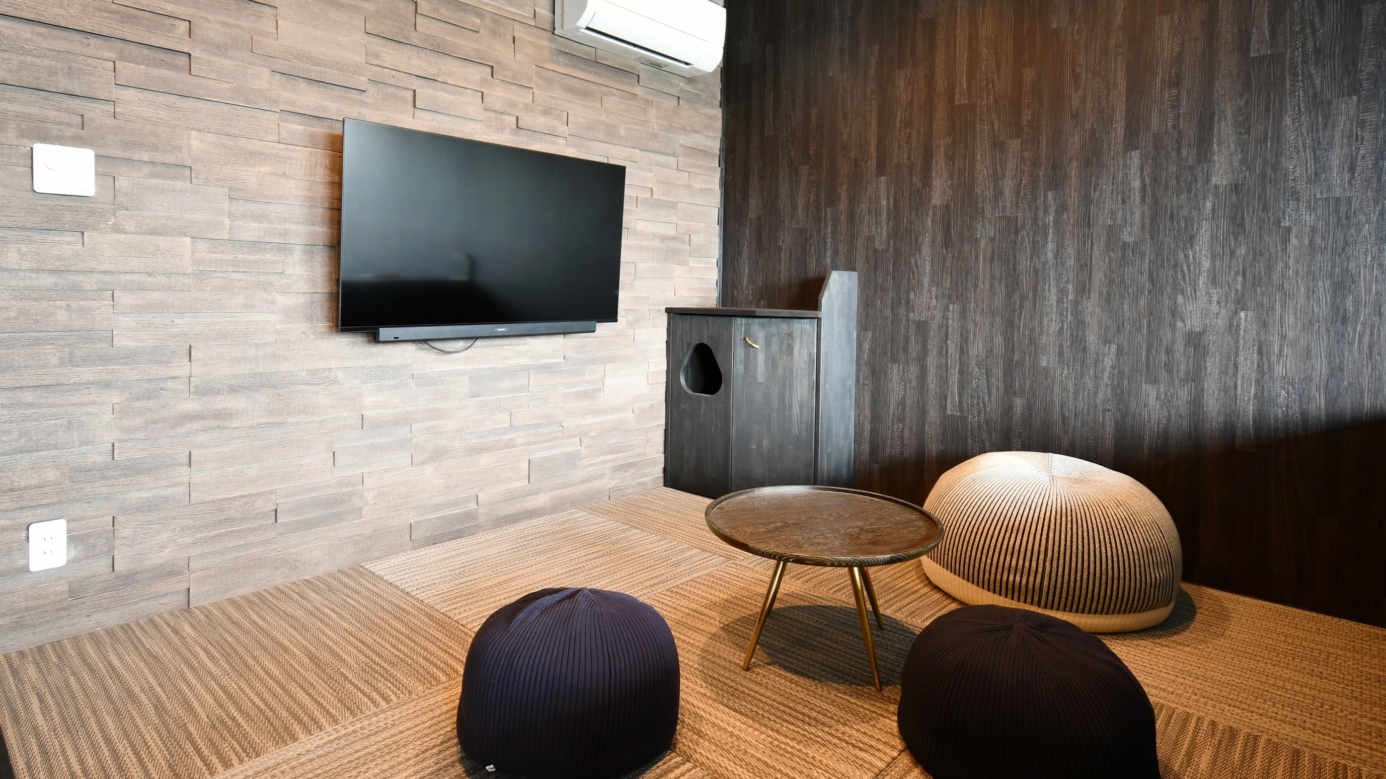 블랙을 기조로 한 노천탕이 있는 객실/401