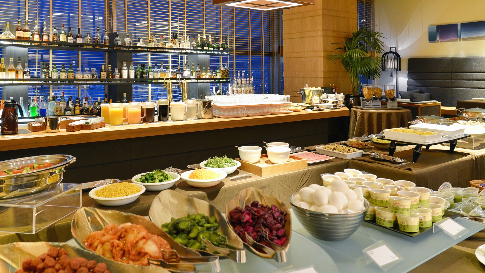 ◆ Approximately 40 breakfast buffets * Breakfast contents and business hours are subject to change.