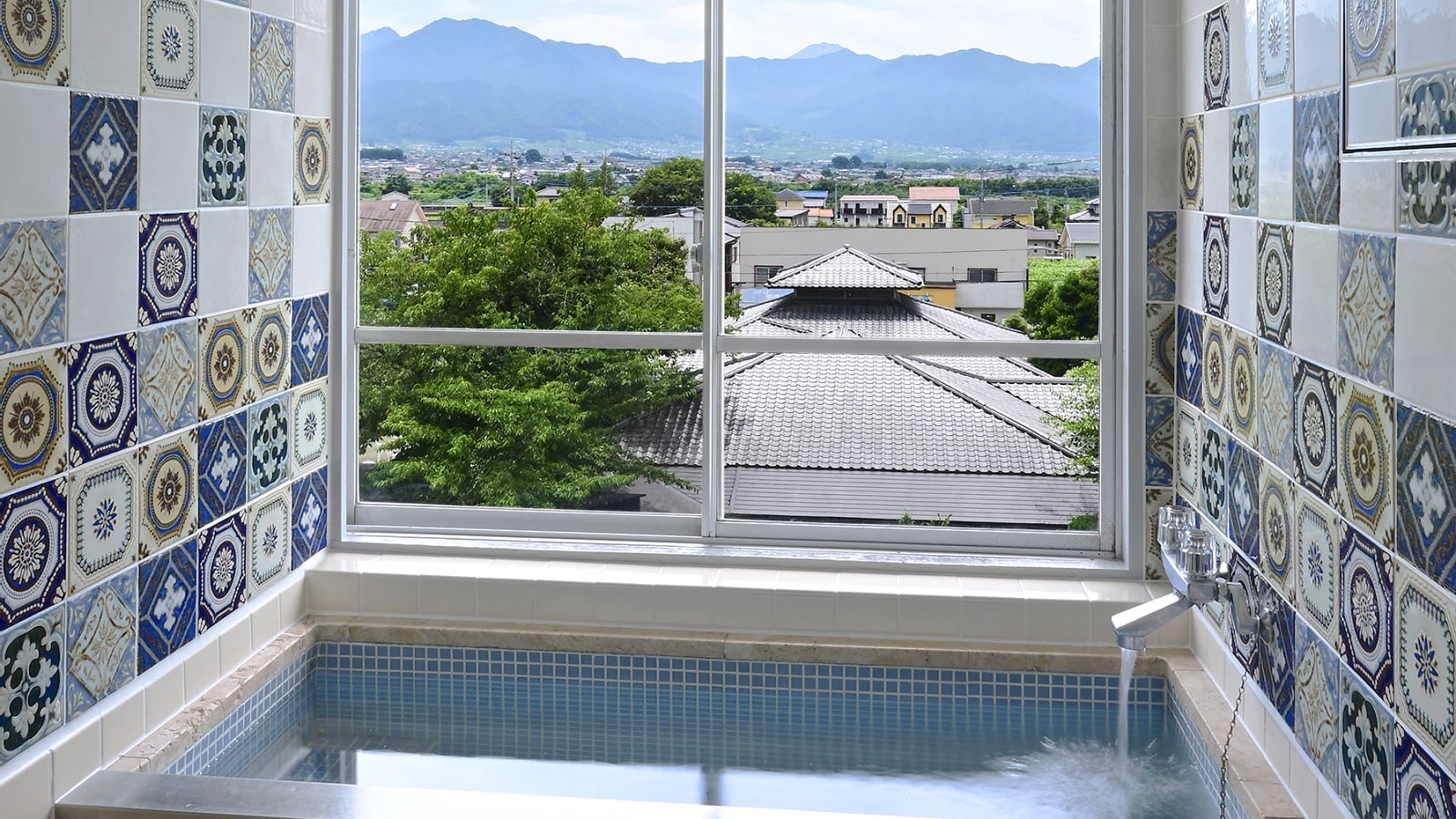 本館日式房14.5榻榻米浴室(溫泉)復古磁磚裝飾