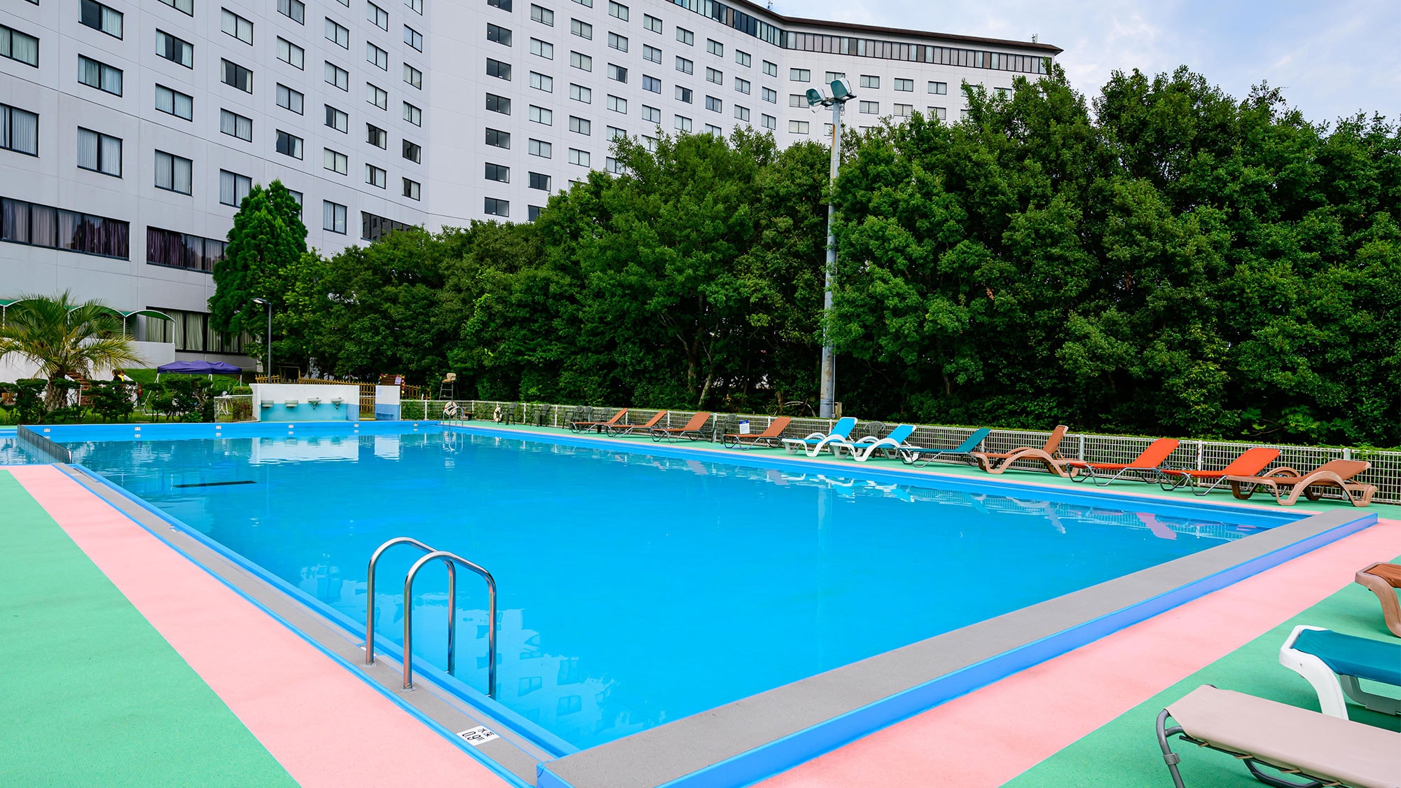 Image of the summer-only garden pool