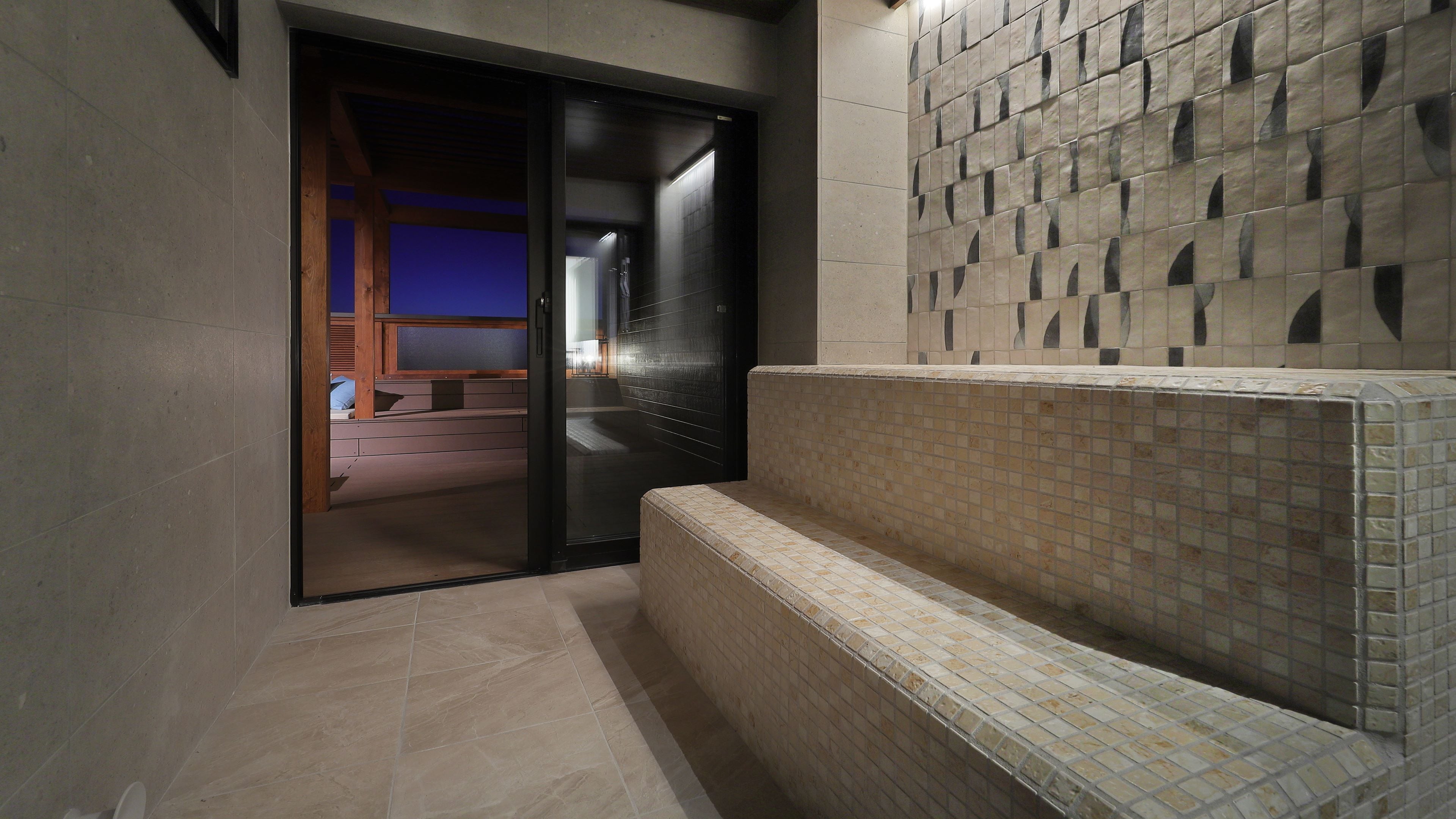 Premium garden with open-air hot spring bath