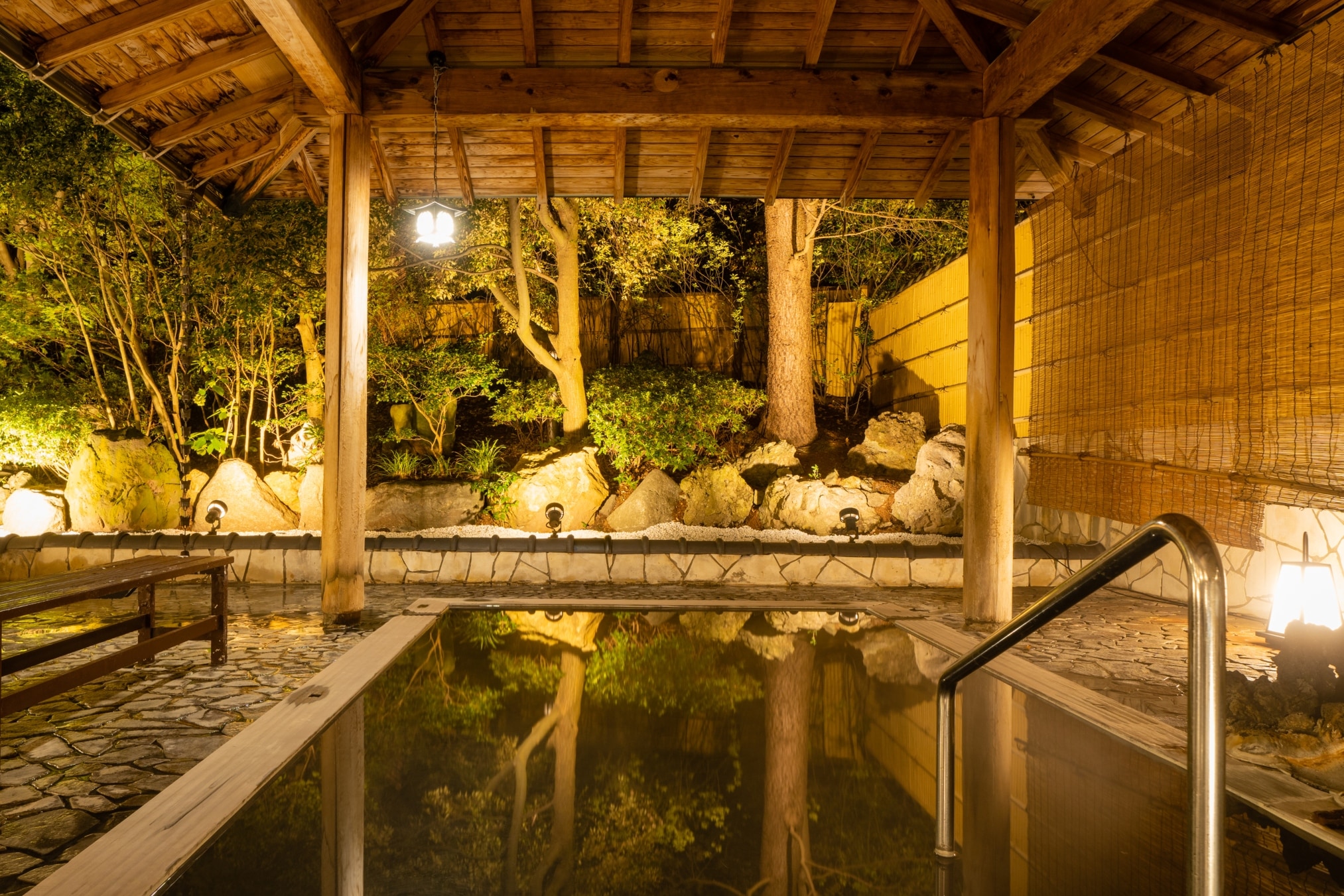 [Women's open-air bath] Opened over 300 years ago. The first inn in the prefecture to be designated as a national health resort, also known as a hot spring for beautiful skin and lifestyle-related diseases.