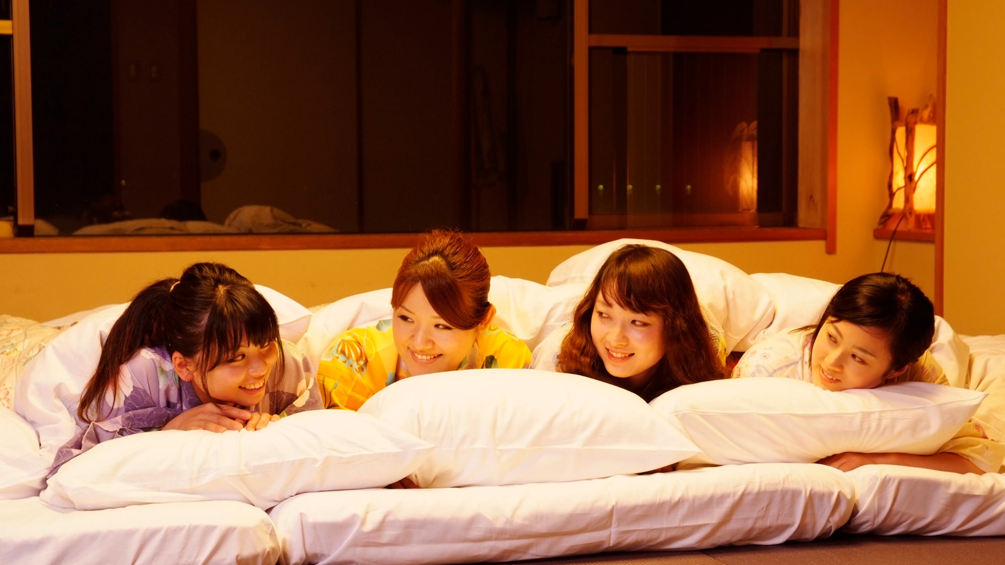 Girls-only gathering in the room ♪ Japanese-style room image