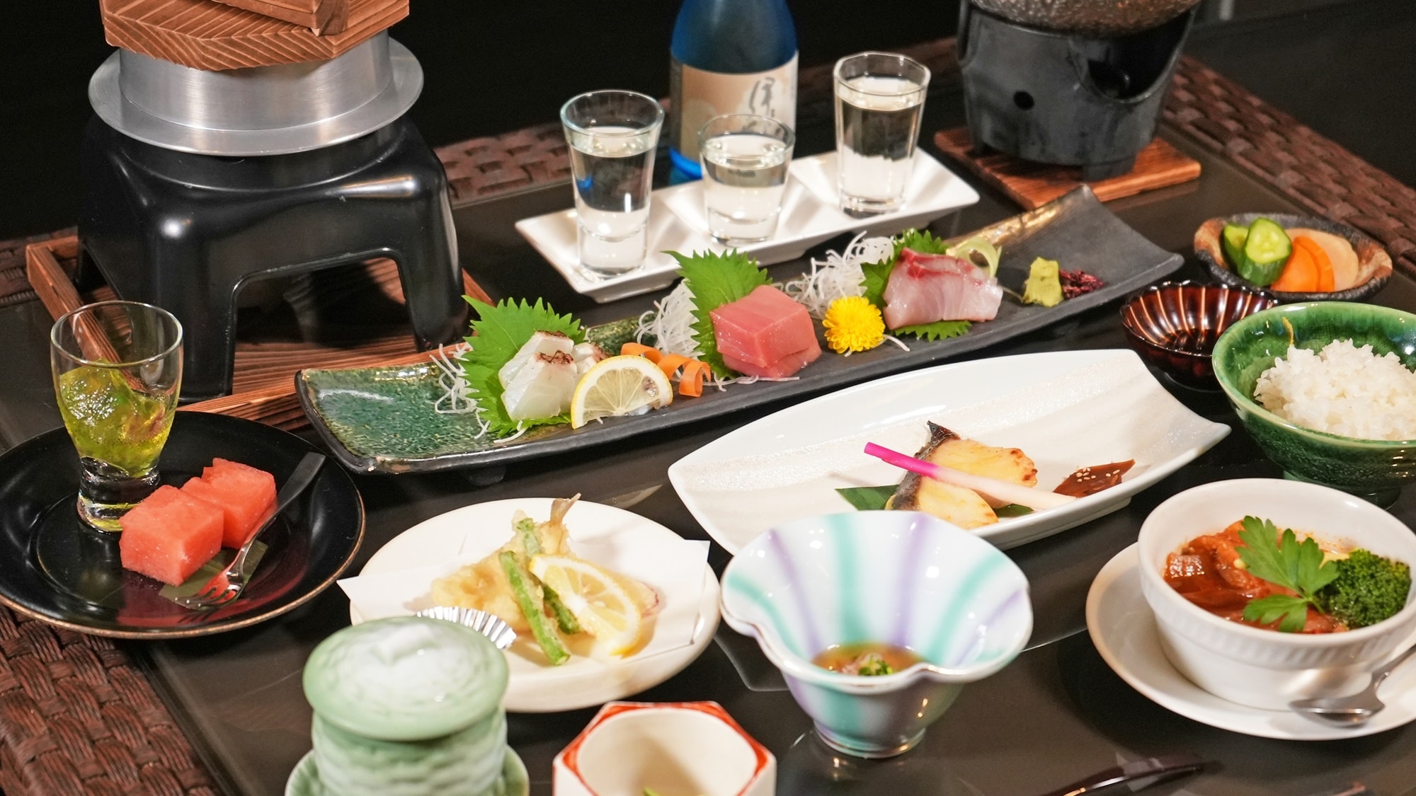 Dinner: Enjoy local seafood and mountain produce while taking in the beautiful scenery of Atami.