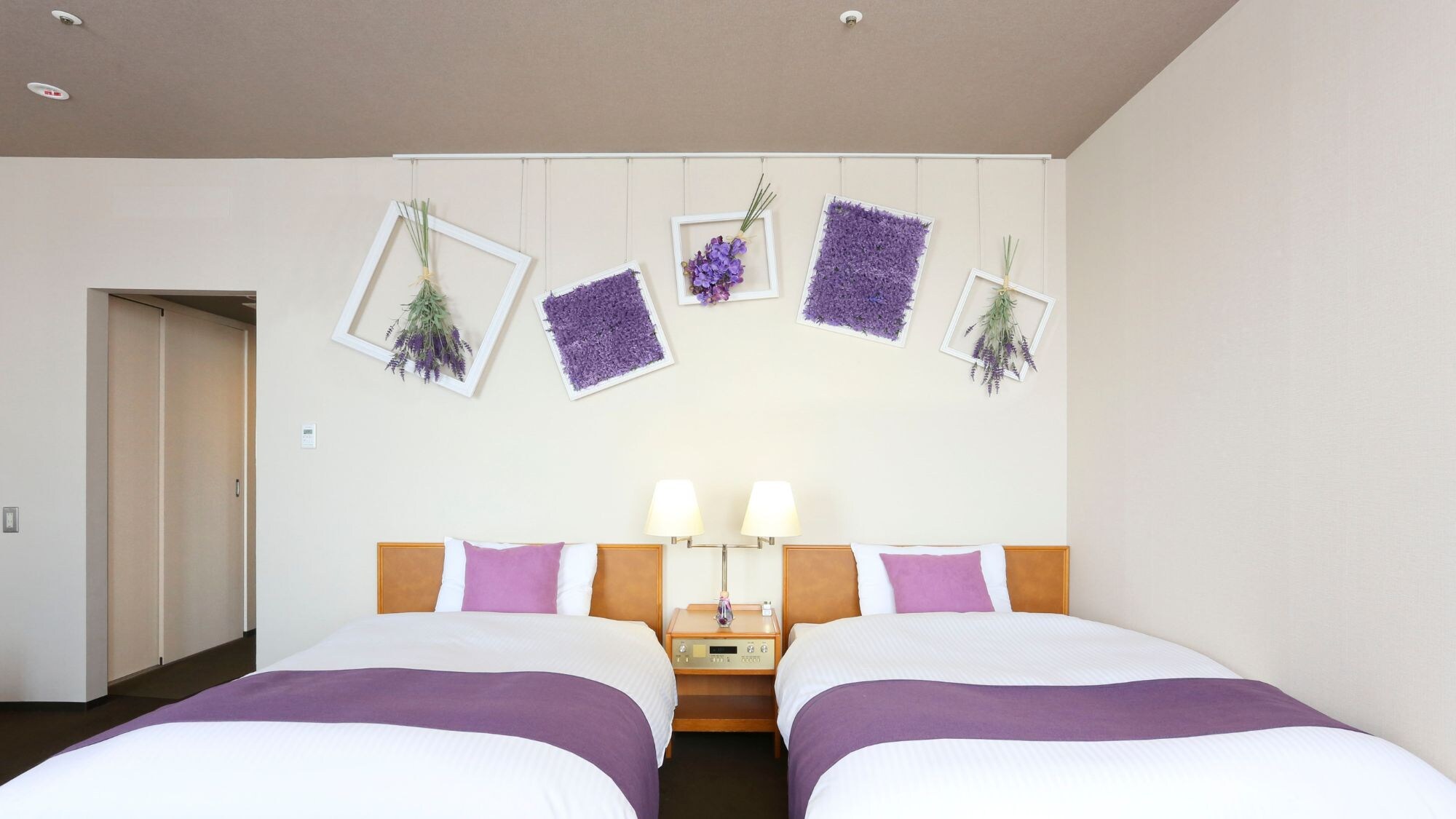 ●Purple Room (Deluxe Twin) [Hamamatsu Castle side]