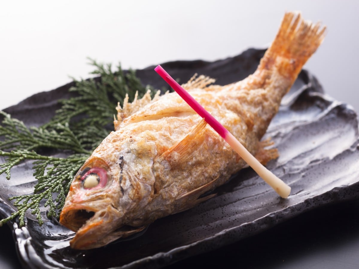 Salt-grilled rosy seabass