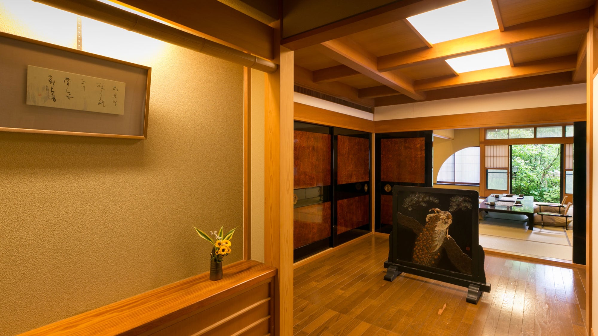 [Away Seiranso "Yamaboshi"] A maisonette type away "Yamaboshi" entrance that collects the best of Japanese architecture