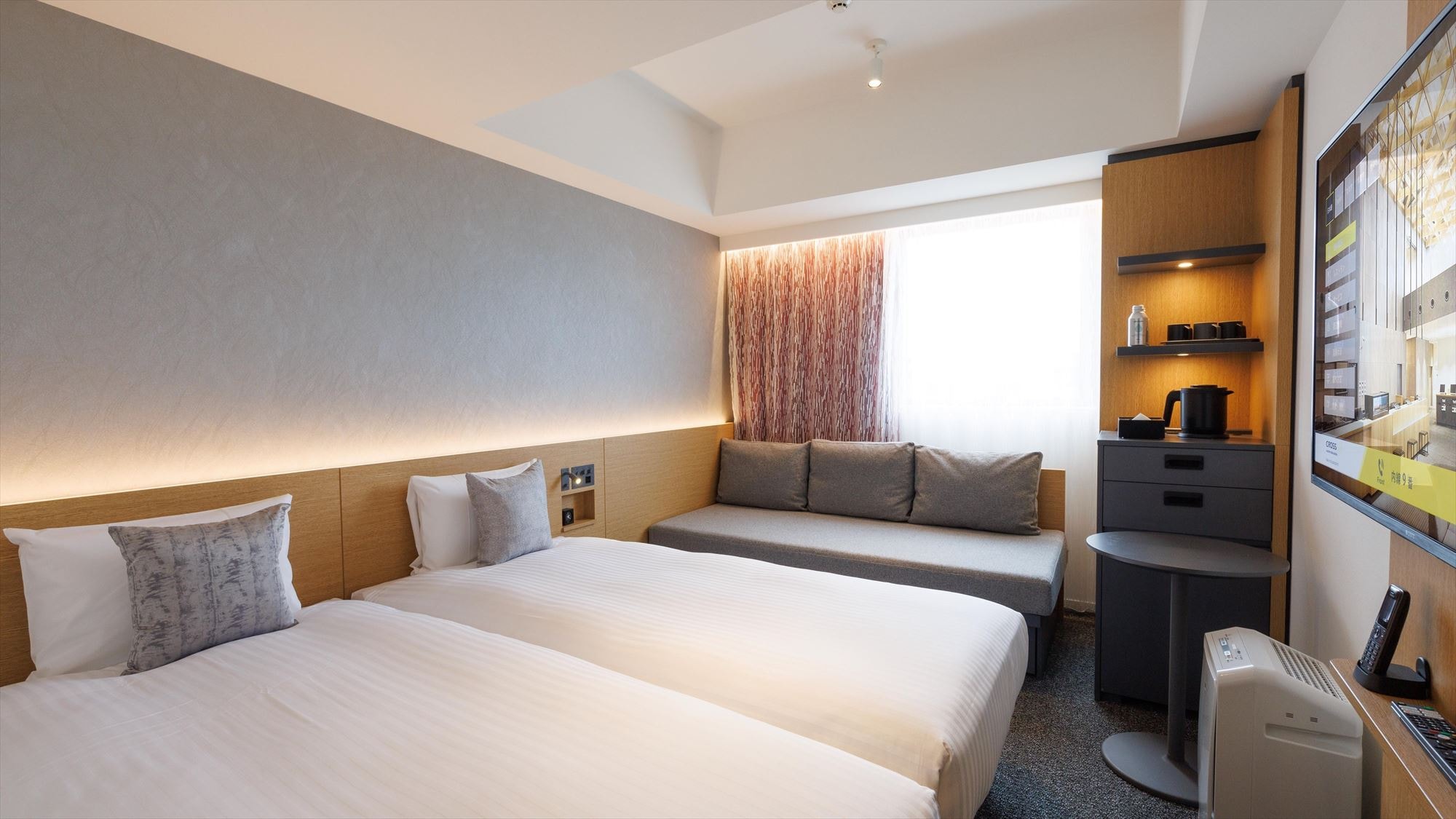 [Comfort twin with sofa bed] A simple twin room with two single beds.