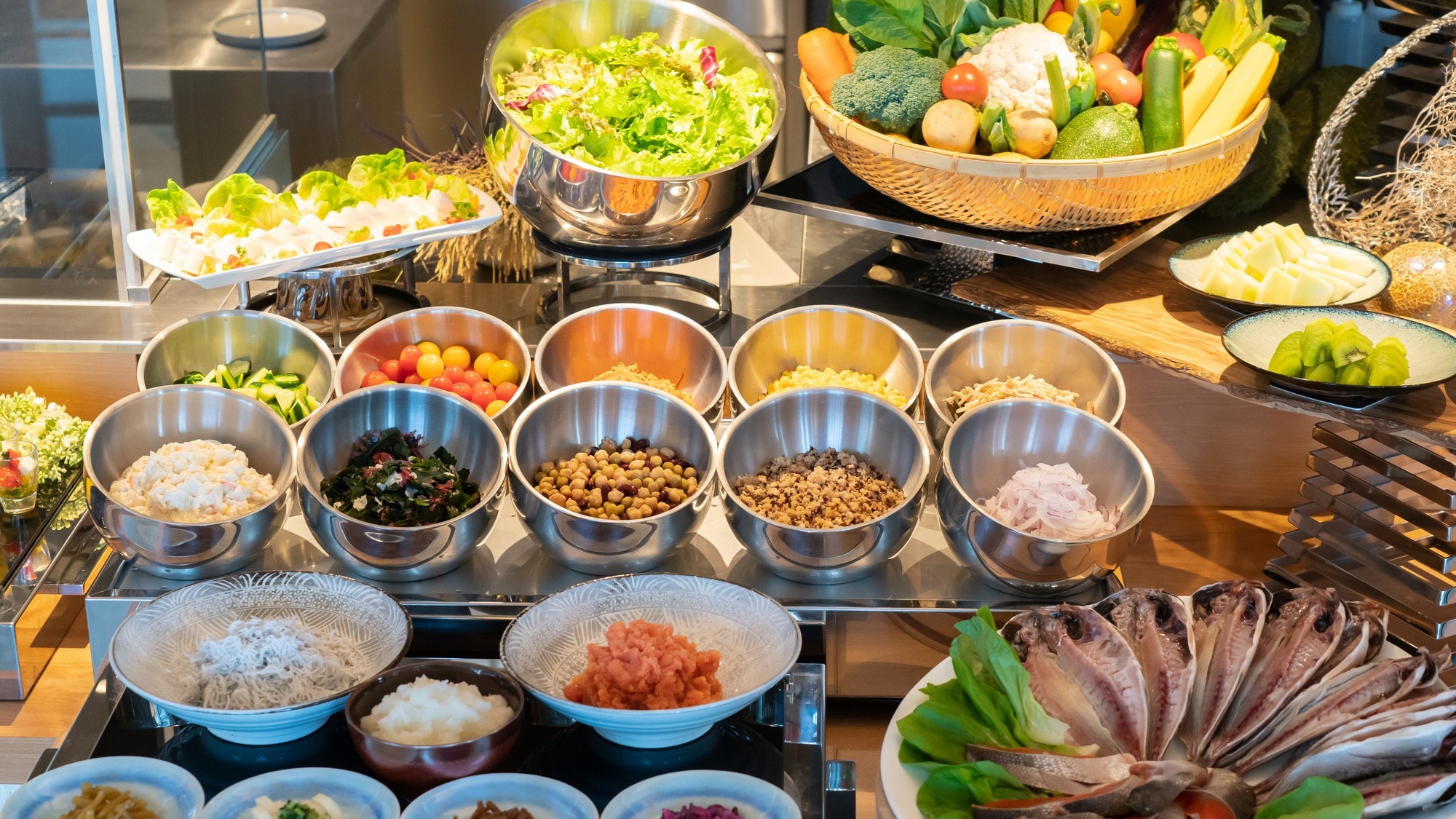 Breakfast (Japanese and Western buffet)