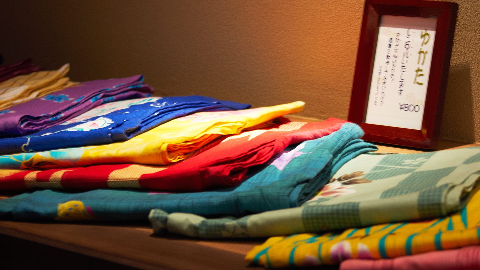 ・Colored yukatas are available for rental for female guests (800 yen)