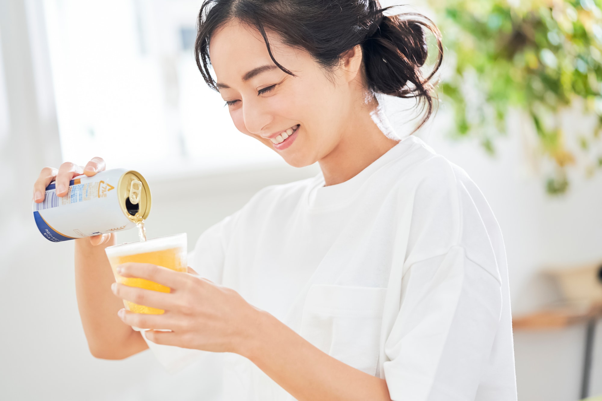 喝著啤酒微笑♪