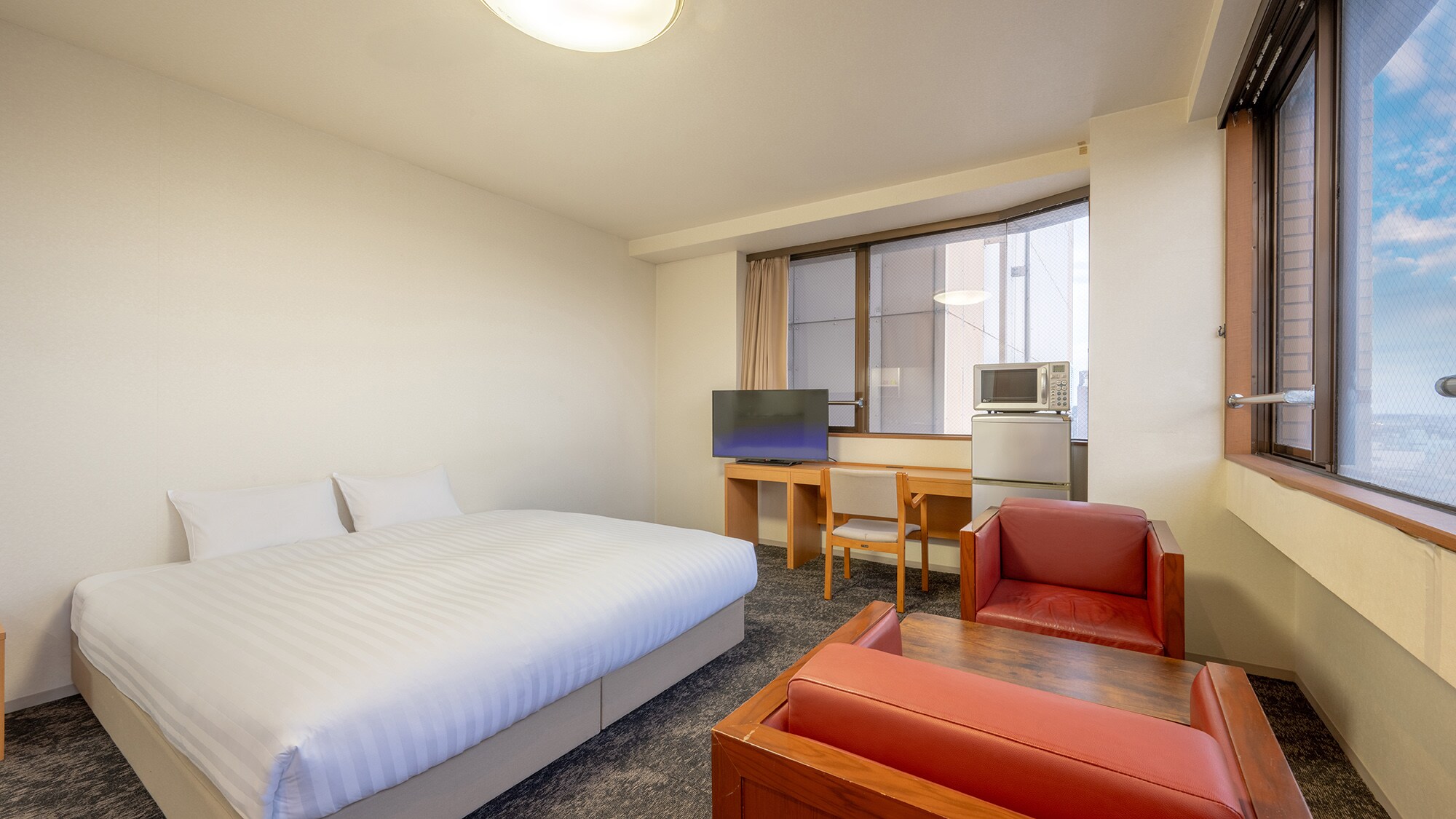 [Annex: Double] Bed (90cm) x 2 (Hollywood Twin), simple kitchen, 3 separate bathrooms