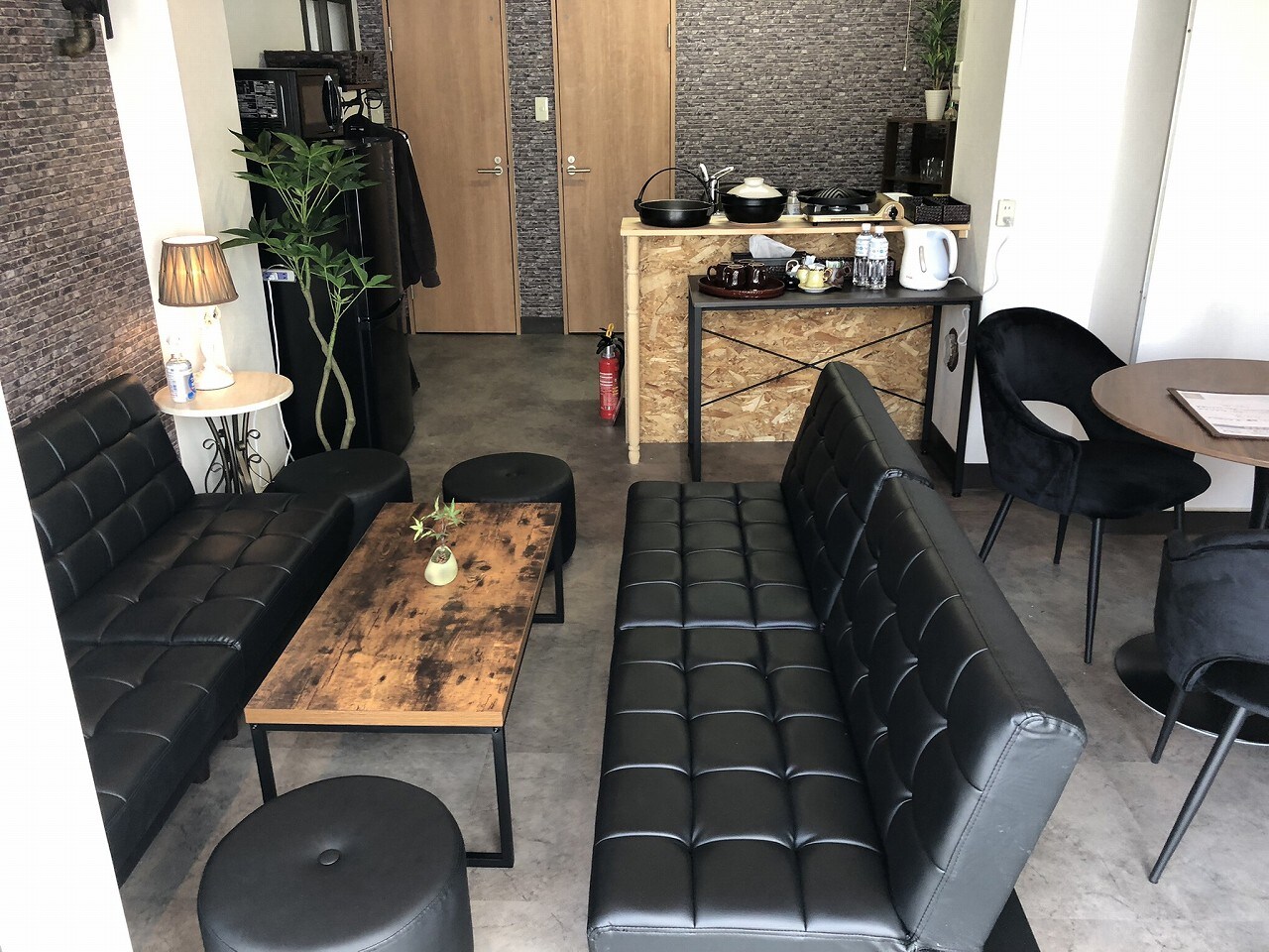 1st floor entrance and dining area