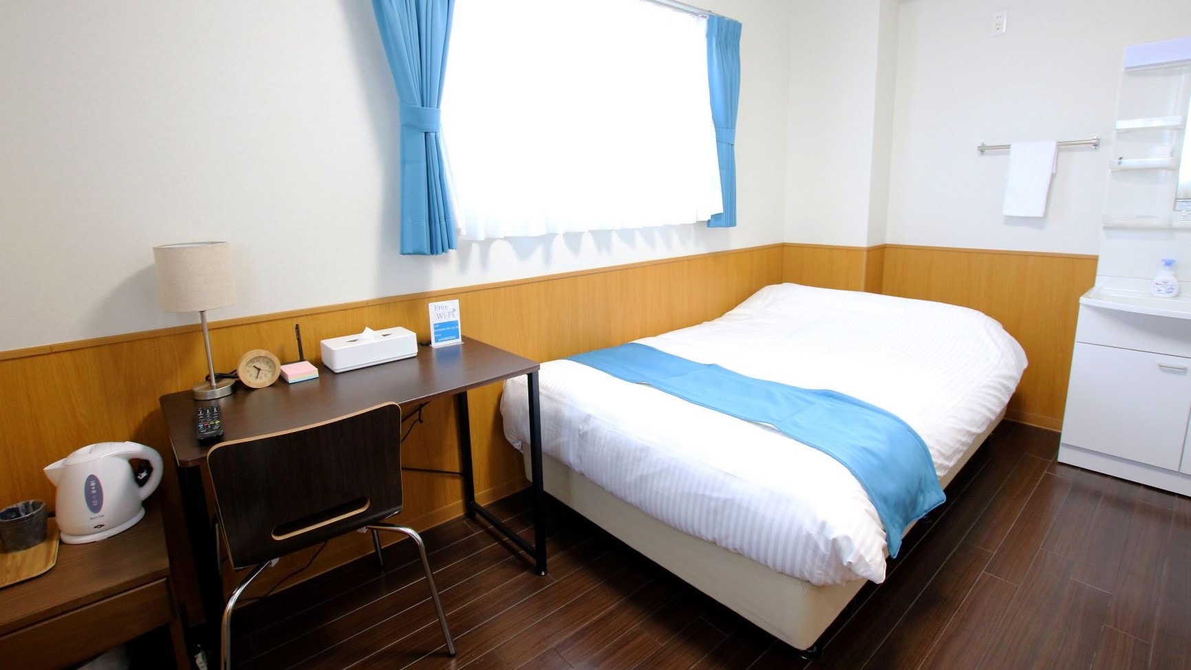 Double room: Equipped with Wi-Fi and a work desk, it can also be used for remote work.