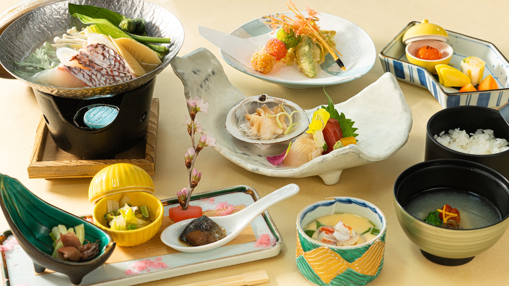 【便餐】菜品种类比本店怀石料理少，而且一次性全部上齐。请您悠闲地品尝本店美食。