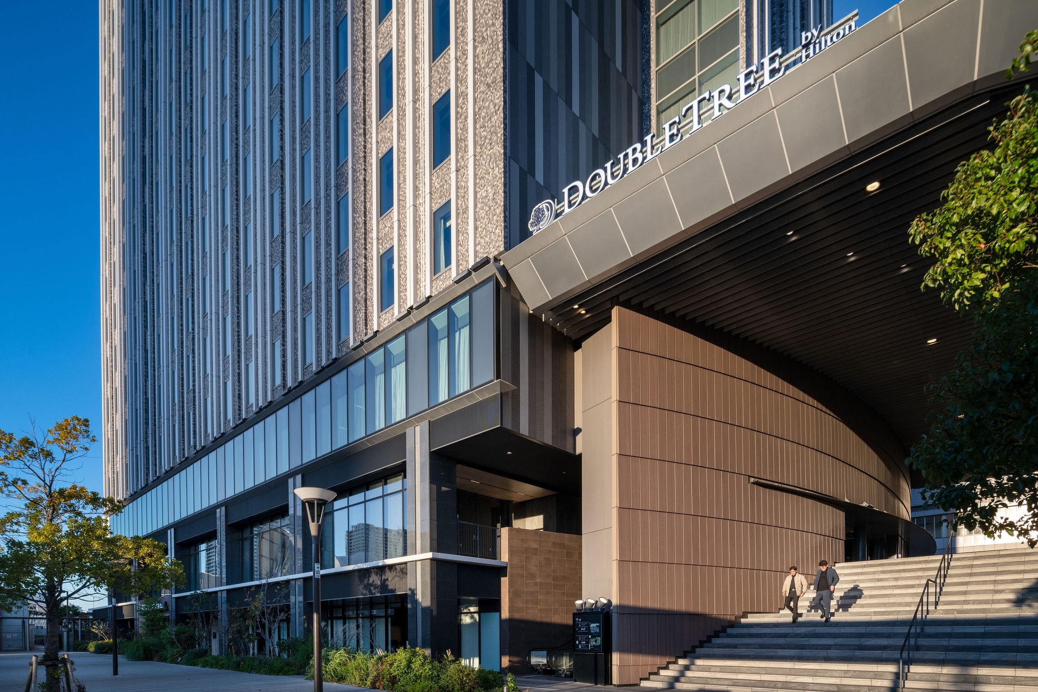 [Exterior] Approximately 1 minute walk from the station, ideal location for both business and sightseeing